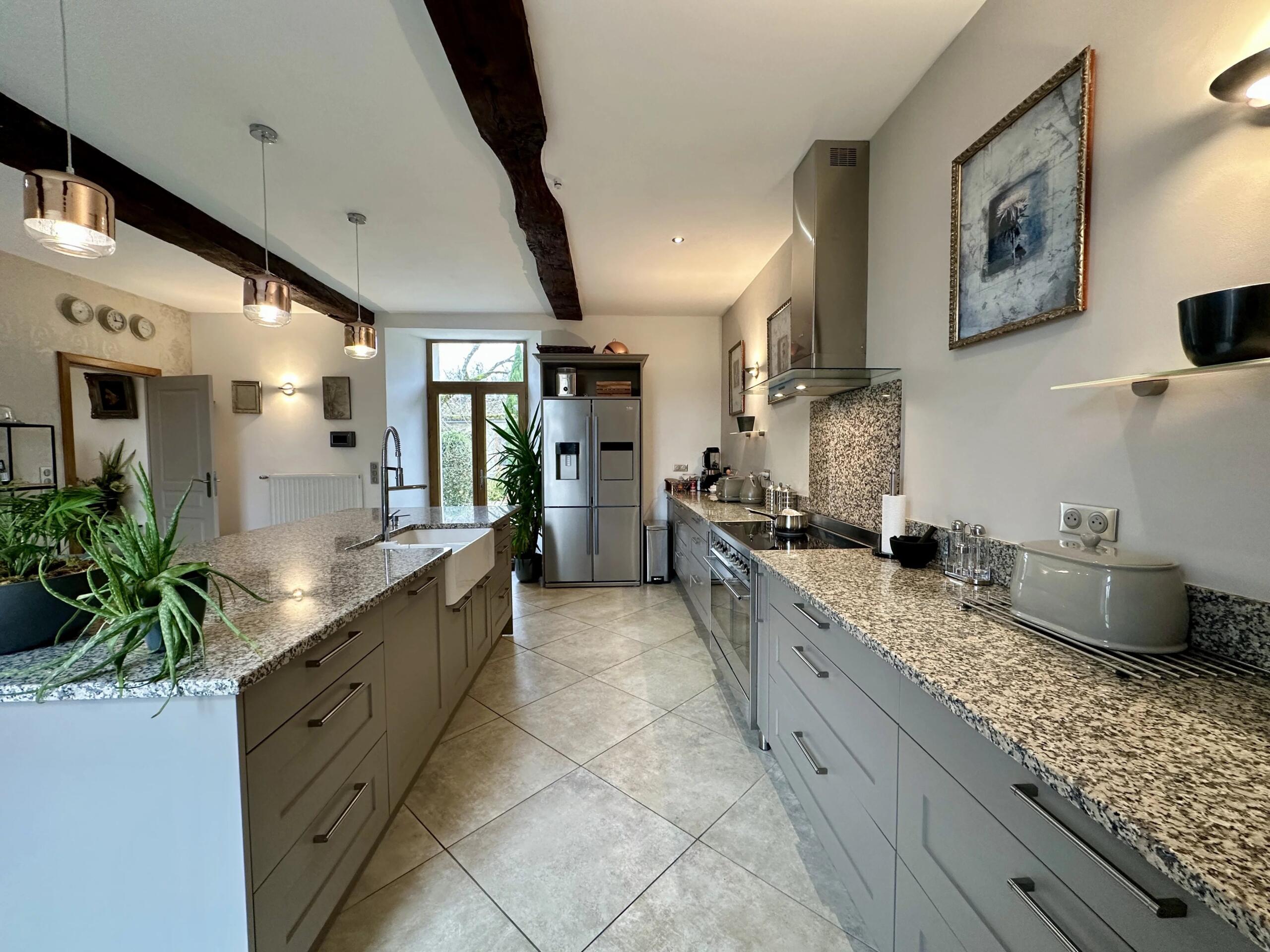 4-bedroom chartreuse with guest house, pool and outbuildings, Aquitaine – France – BVI77895