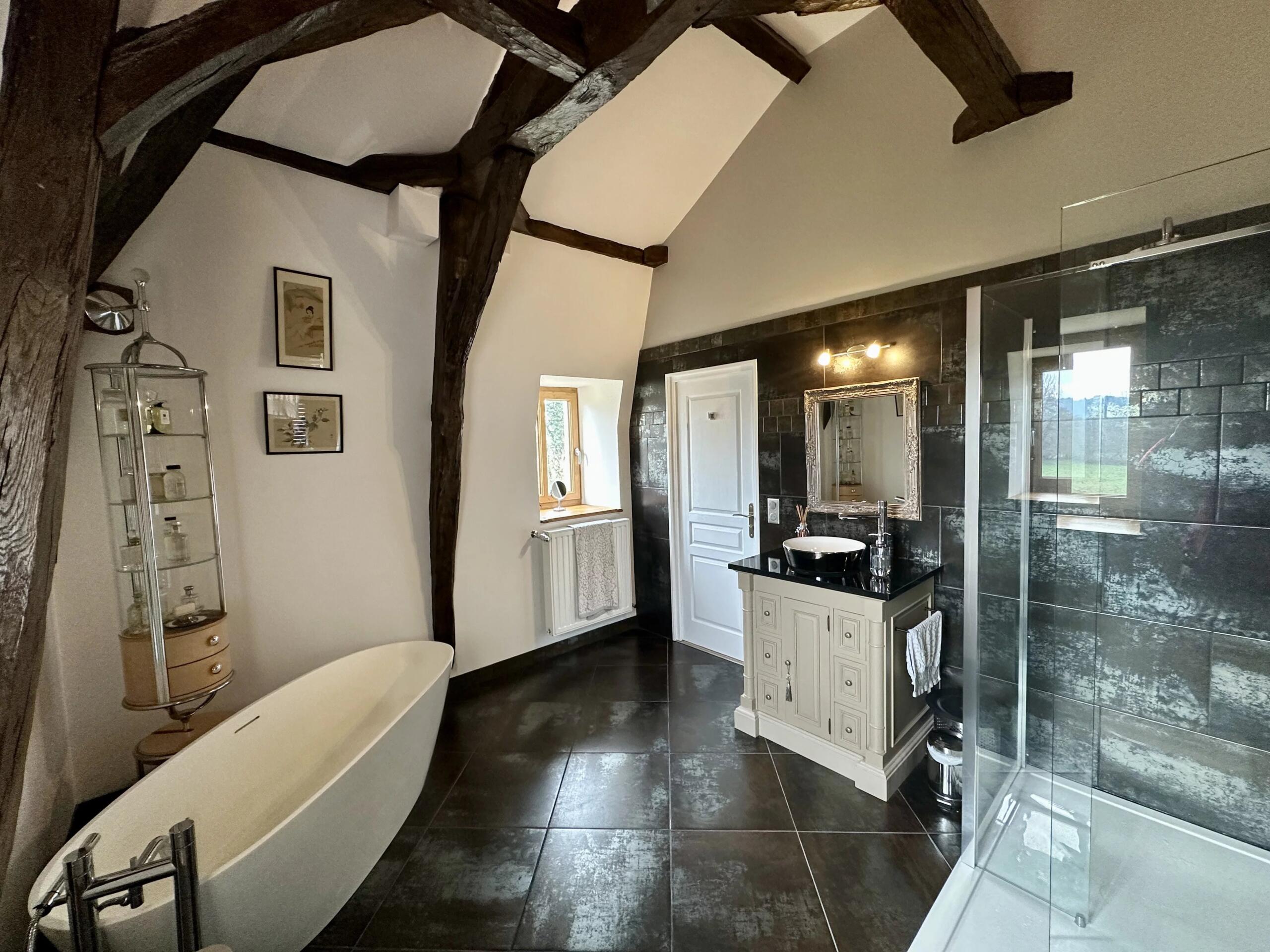 4-bedroom chartreuse with guest house, pool and outbuildings, Aquitaine – France – BVI77895