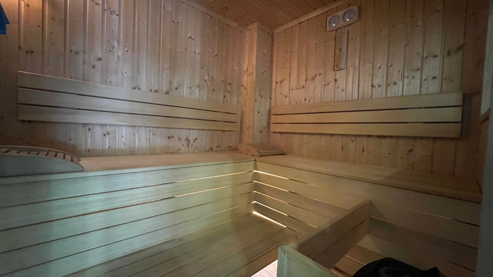 4 bedroom Villa in Herceg Novi, Montenegro – CMM9559