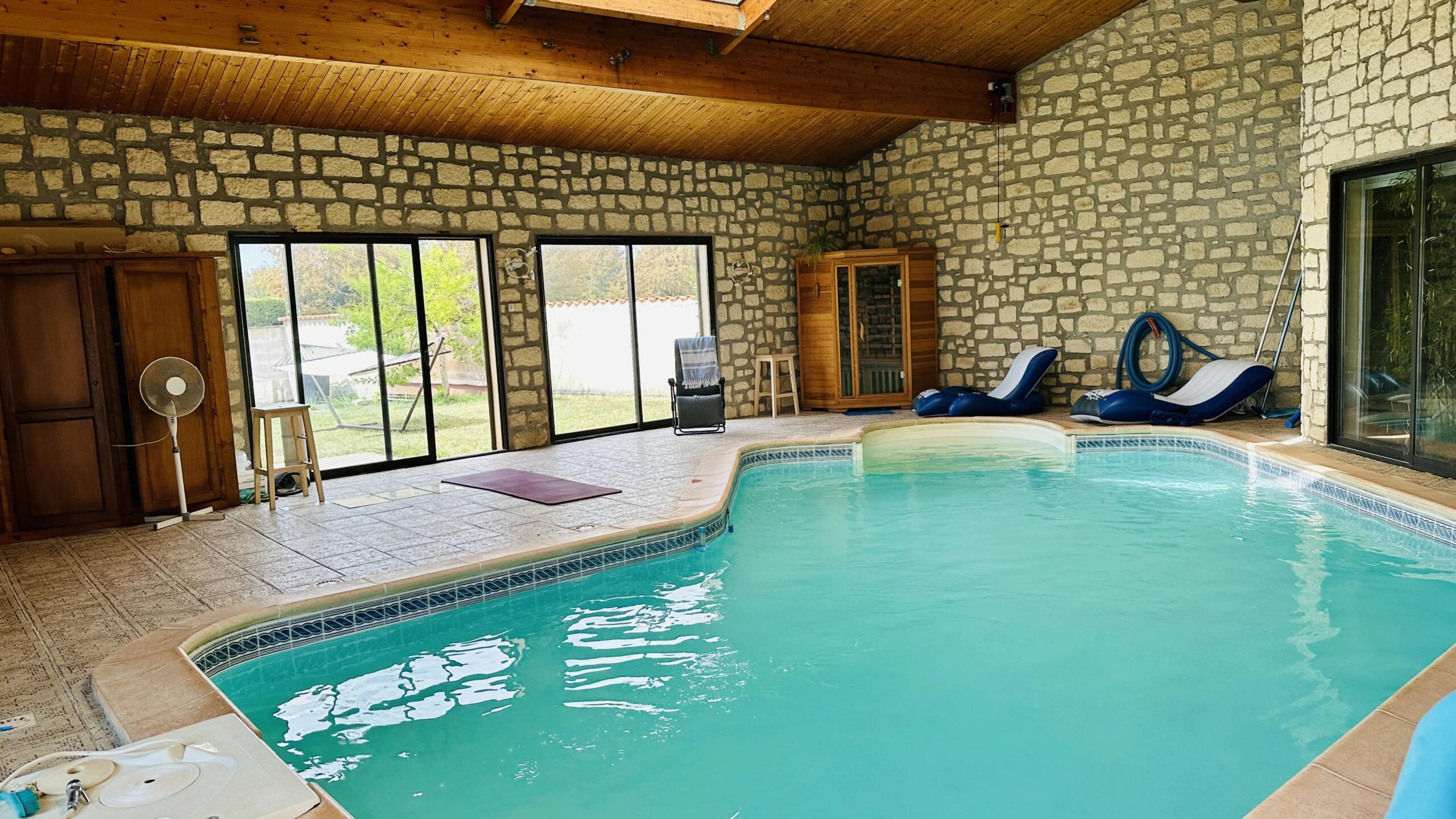 Atypical 3 bedroom house with indoor pool, Aquitaine – France – BVI69279