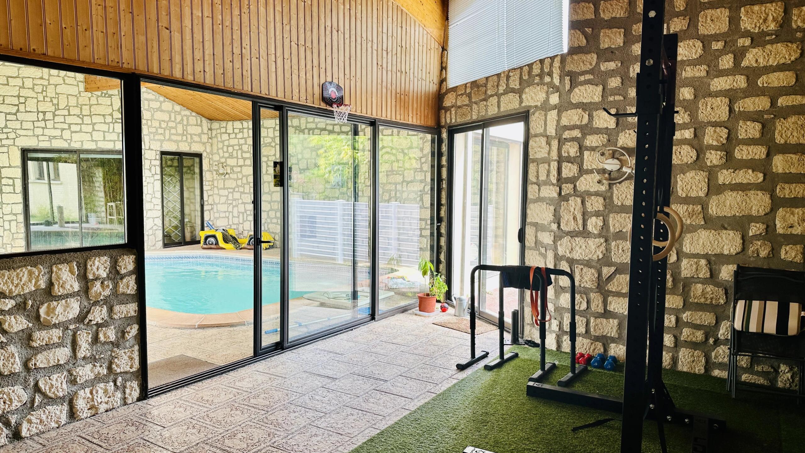 Atypical 3 bedroom house with indoor pool, Aquitaine – France – BVI69279