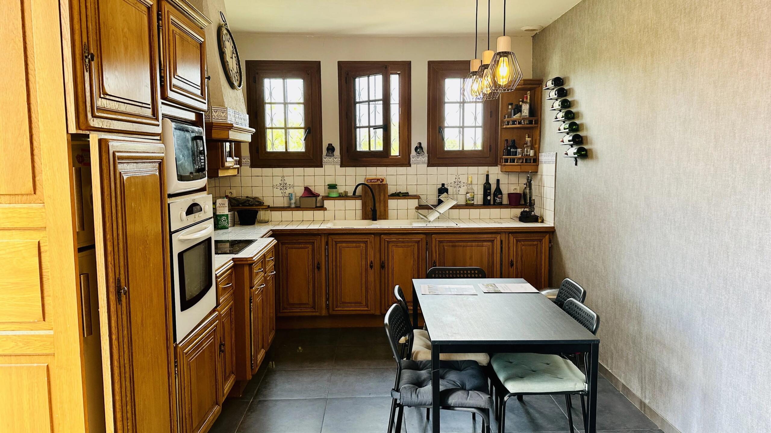 Atypical 3 bedroom house with indoor pool, Aquitaine – France – BVI69279