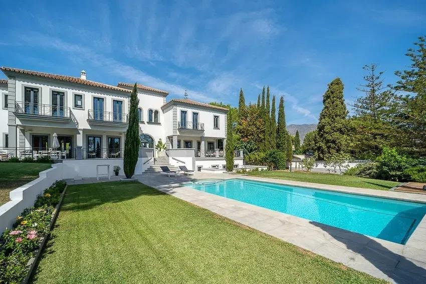 5 bedroom Villa in Mijas Costa, Malaga, Spain – 428-04105D