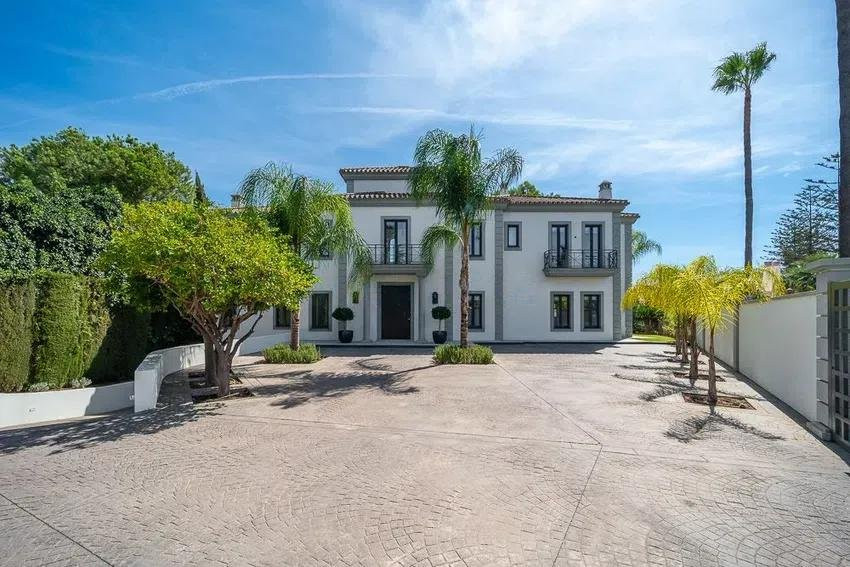 5 bedroom Villa in Mijas Costa, Malaga, Spain – 428-04105D