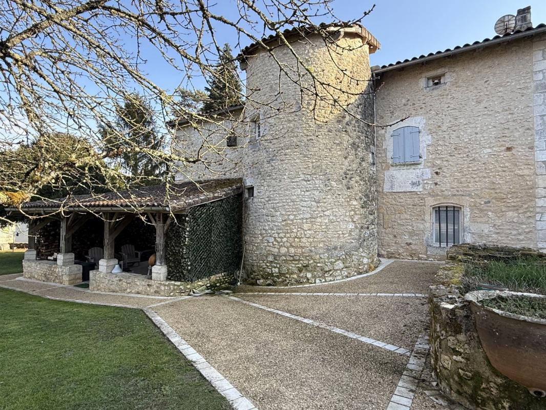 9 bedroom chateau in Charras, Charente, France – 12018366269