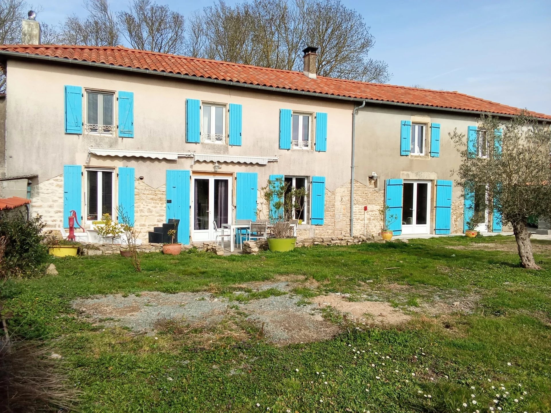 Pretty 5 bedroom detached stone house, Poitou-Charentes – France – BVI79330