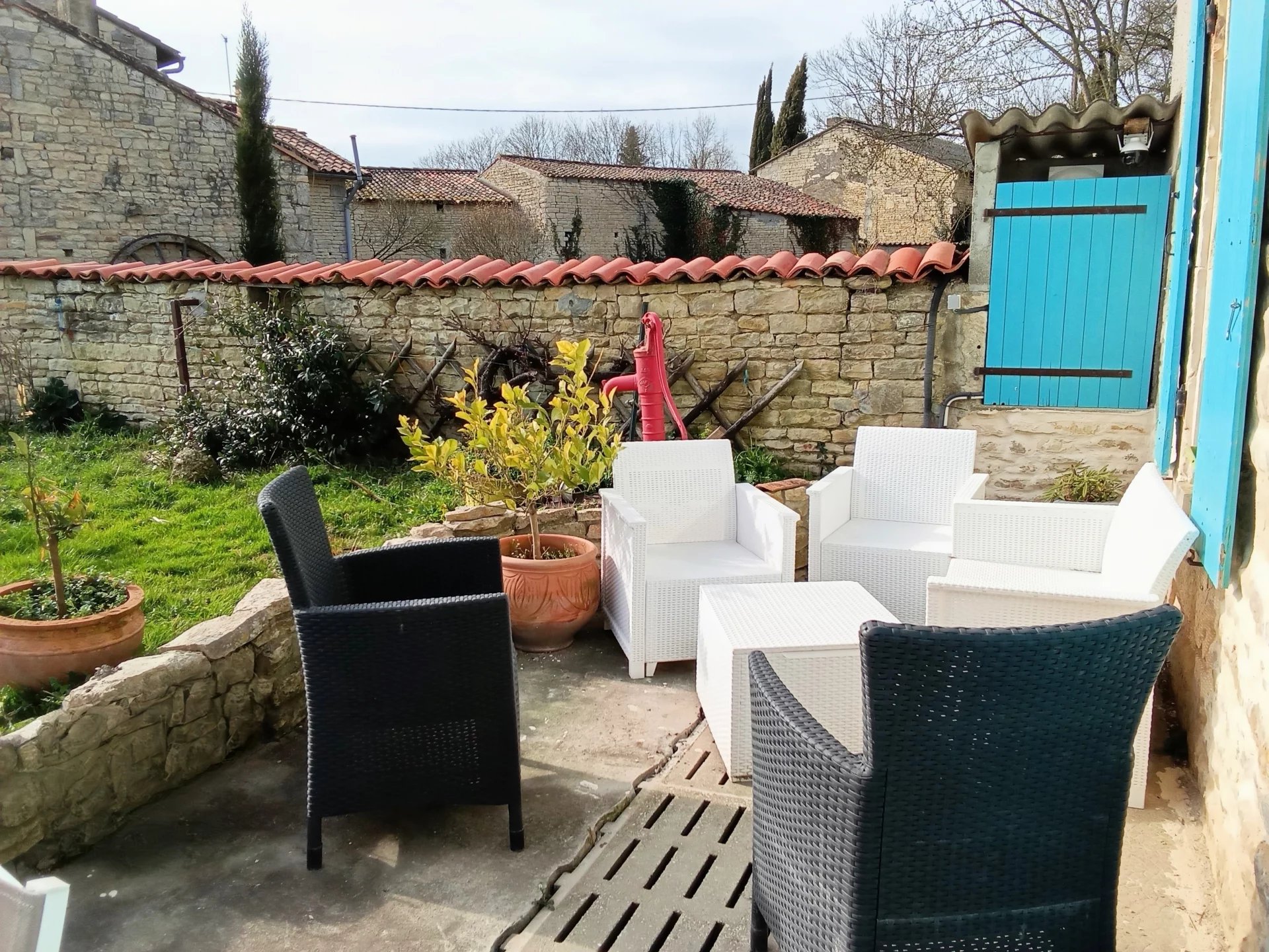 Pretty 5 bedroom detached stone house, Poitou-Charentes – France – BVI79330