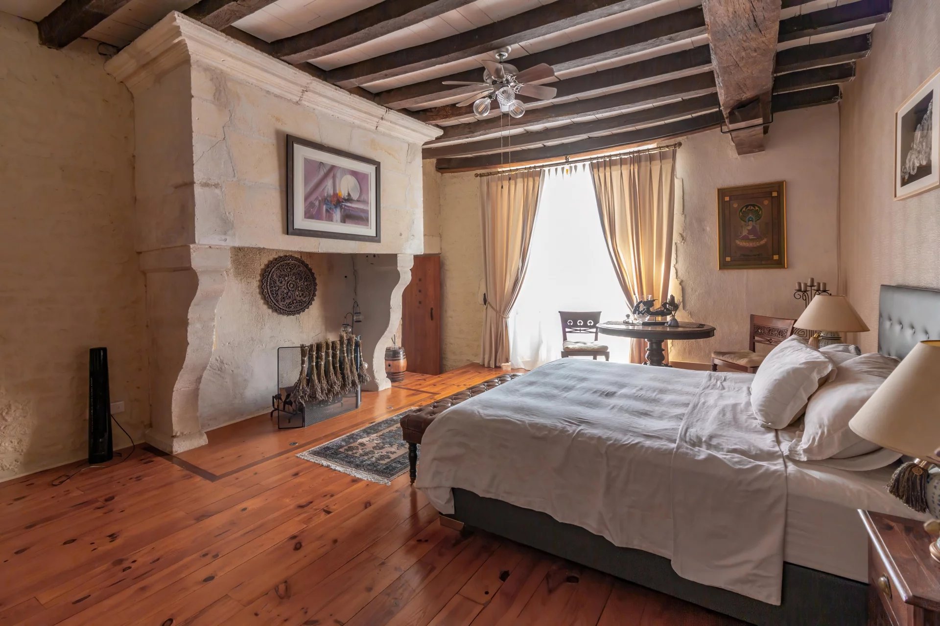 Beautifully renovated historic logis packed with character features, Poitou-Charentes – France – BVI76891