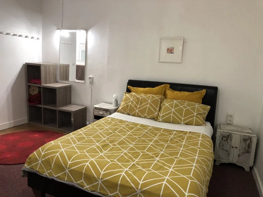 Great business opportunity – Shop with 3 individual suites to rent out, Poitou-Charentes – France – BVI64221