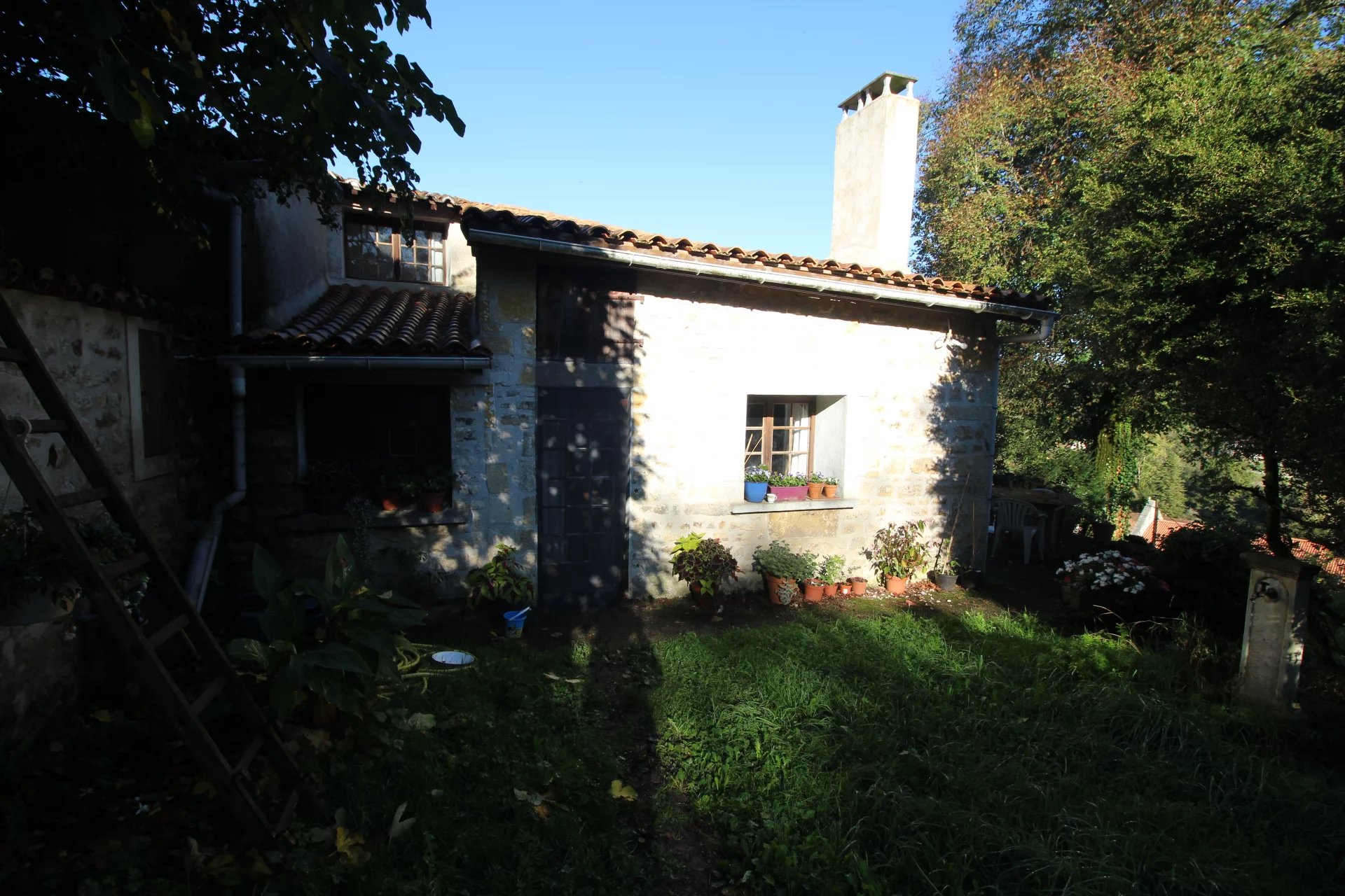 Detached village house with garden and small barn, Poitou-Charentes – France – BVI77583