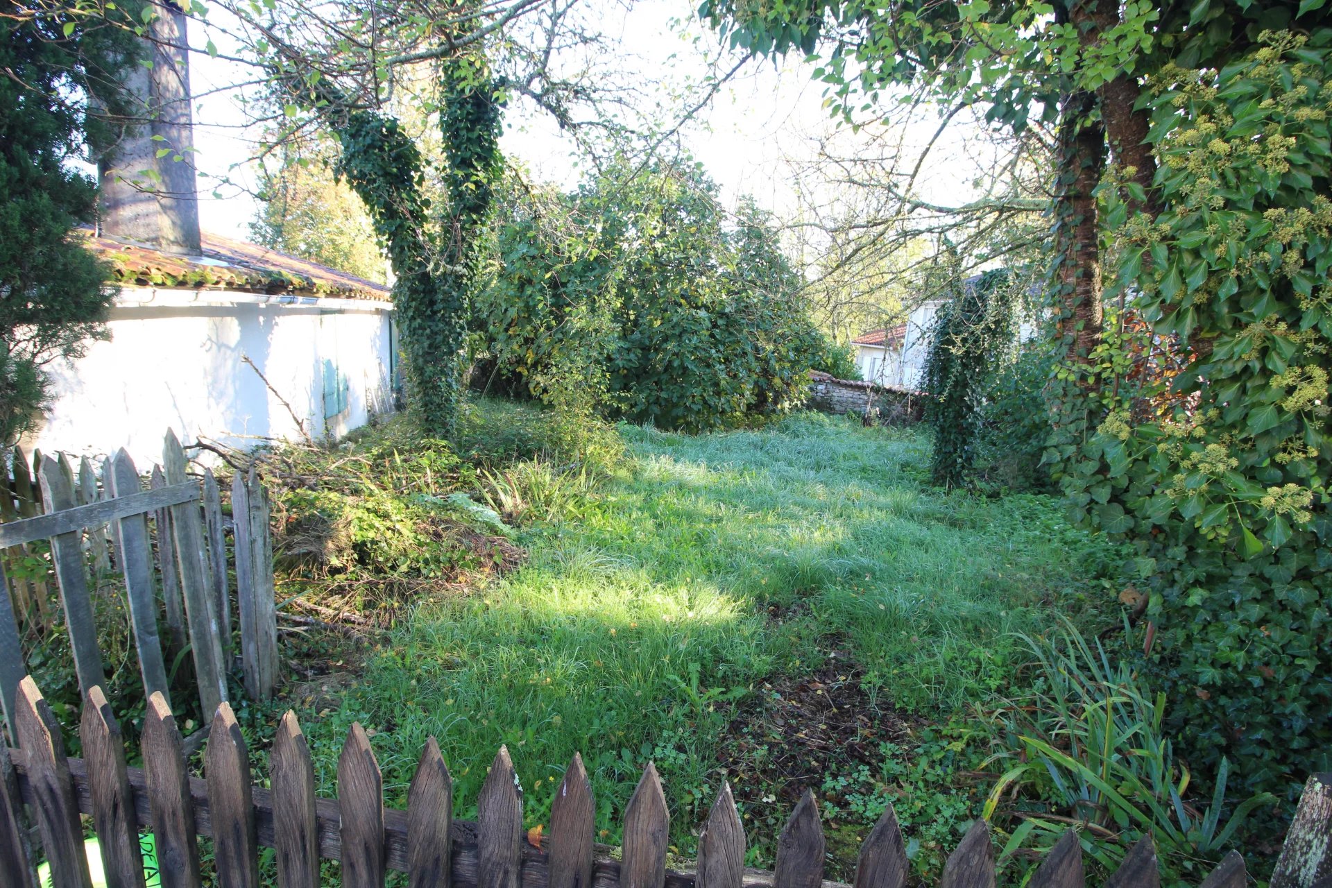 Detached village house with garden and small barn, Poitou-Charentes – France – BVI77583