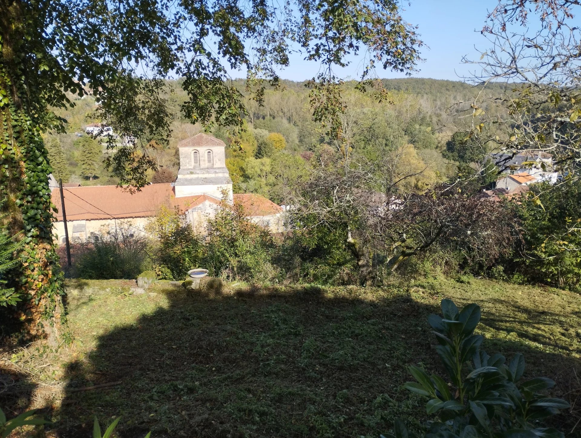 Detached village house with garden and small barn, Poitou-Charentes – France – BVI77583