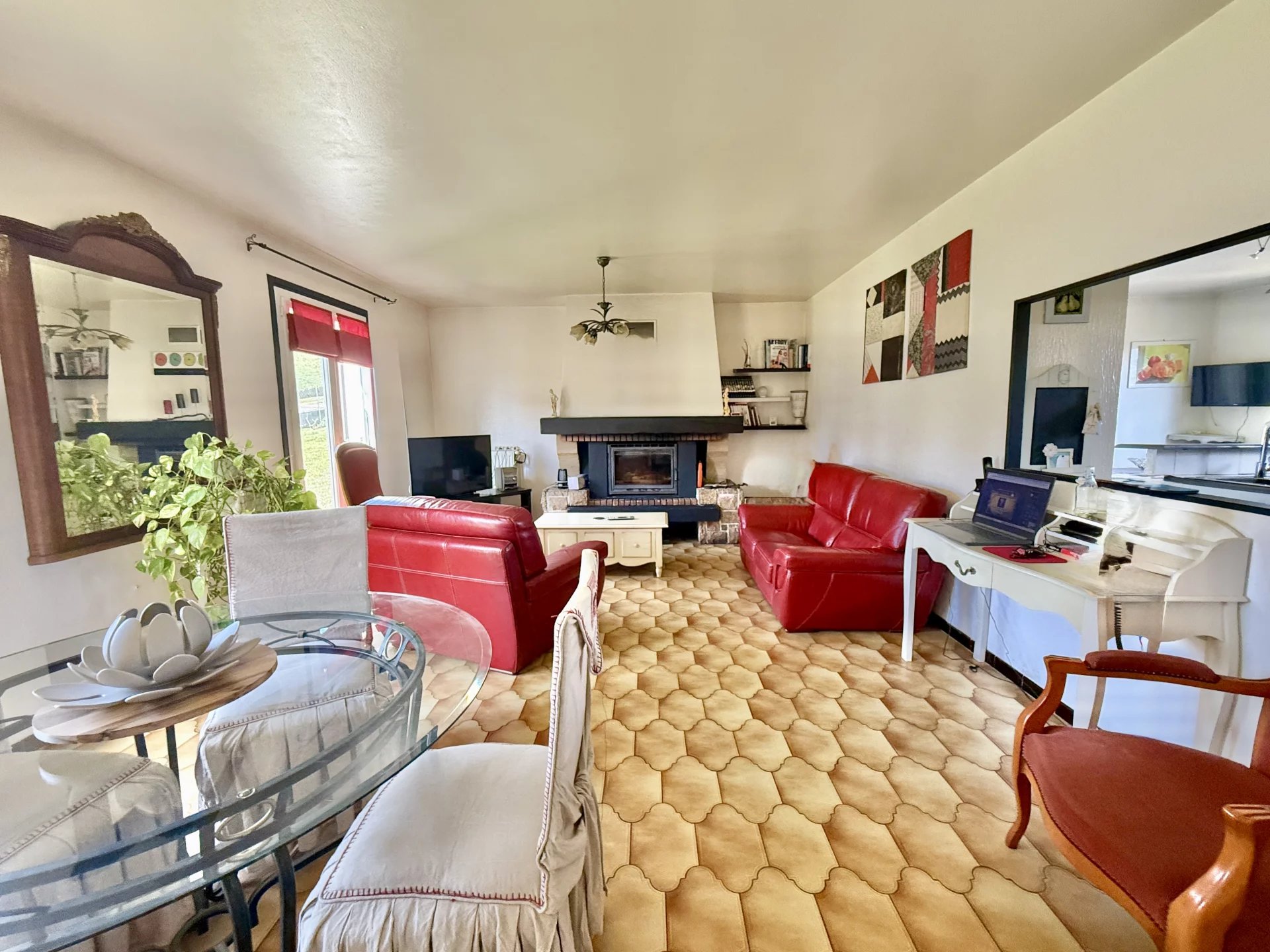 Single-level 3-bedroom home with garage, workshop and countryside views, Languedoc-Roussillon – France – BVI79778