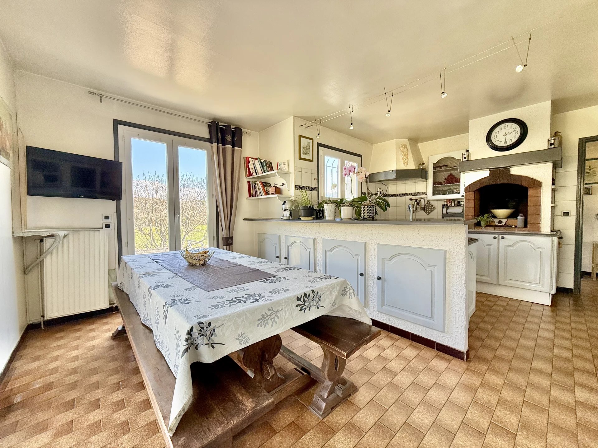 Single-level 3-bedroom home with garage, workshop and countryside views, Languedoc-Roussillon – France – BVI79778