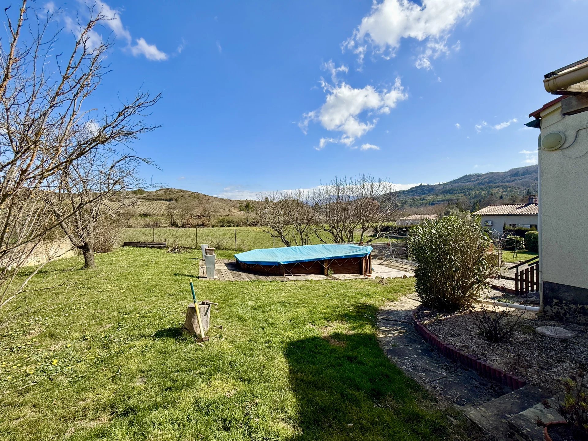 Single-level 3-bedroom home with garage, workshop and countryside views, Languedoc-Roussillon – France – BVI79778