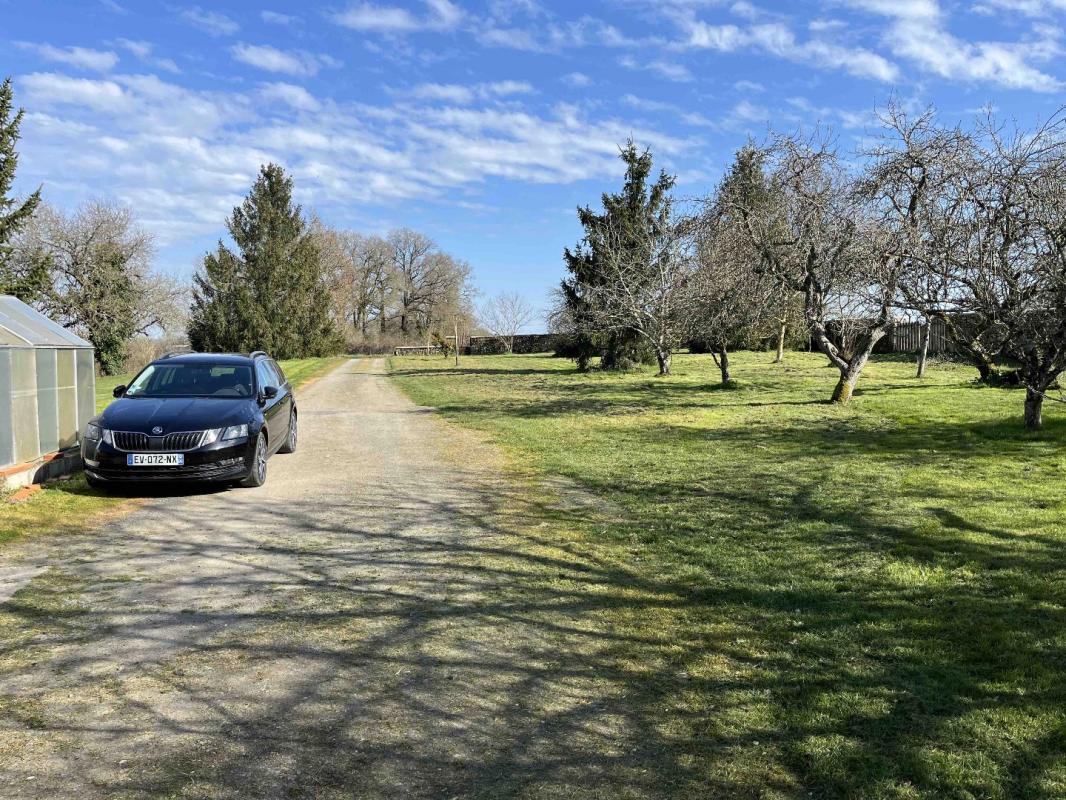 7 bedroom maison de village in Le Vigeant, Vienne, France – 12018368218