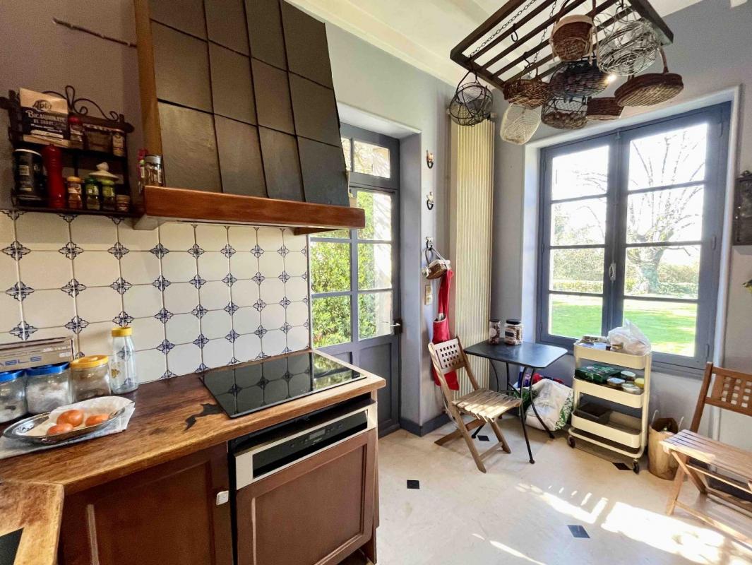 7 bedroom maison de village in Le Vigeant, Vienne, France – 12018368218