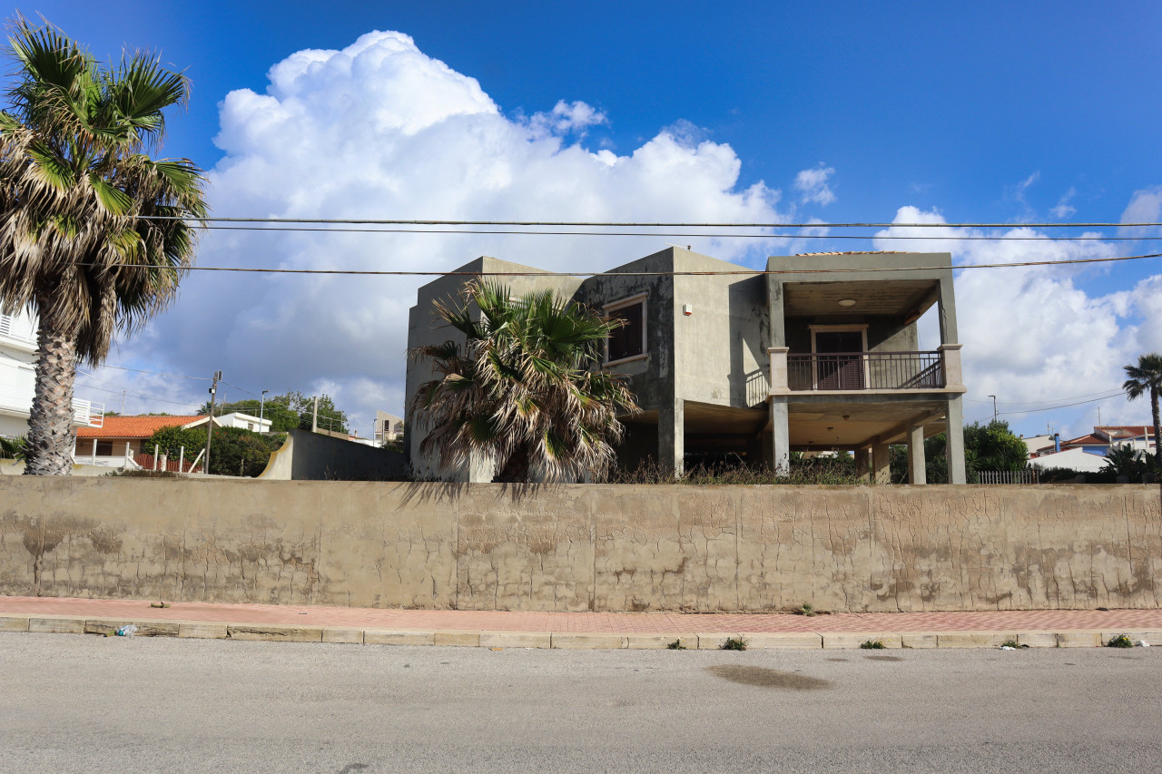 Vittoria, the stilt house facing the sea – V003200