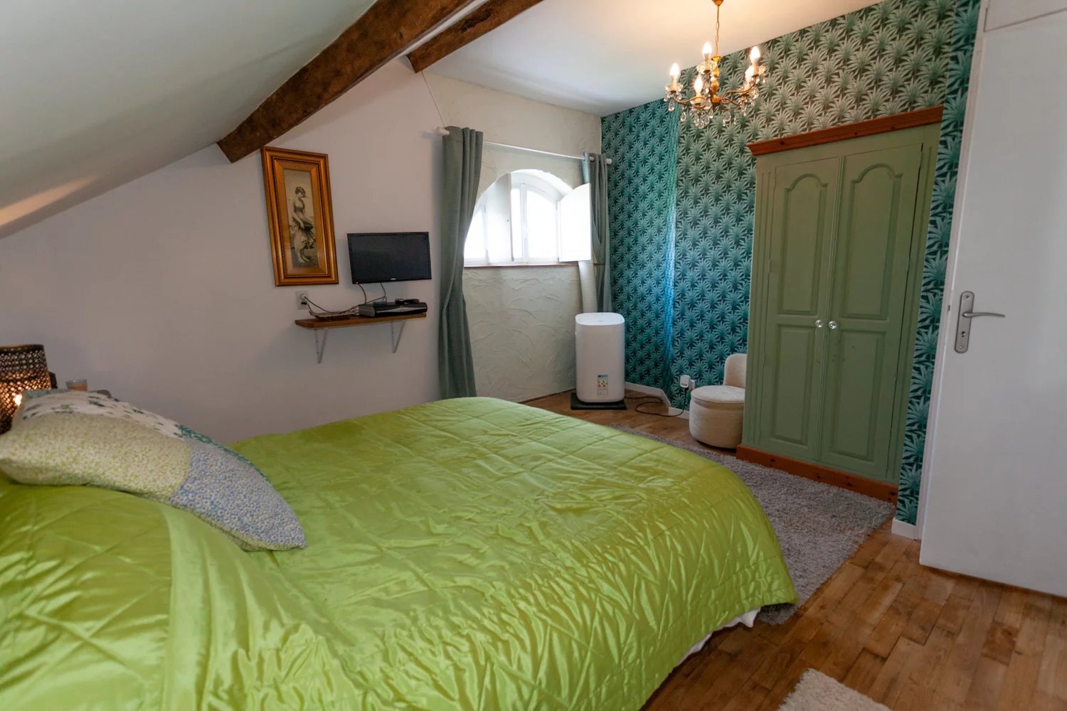 Stunningly Renovated Village-Edge Home with Pool and Gorgeous Gardens, Aquitaine – France – BVI70579