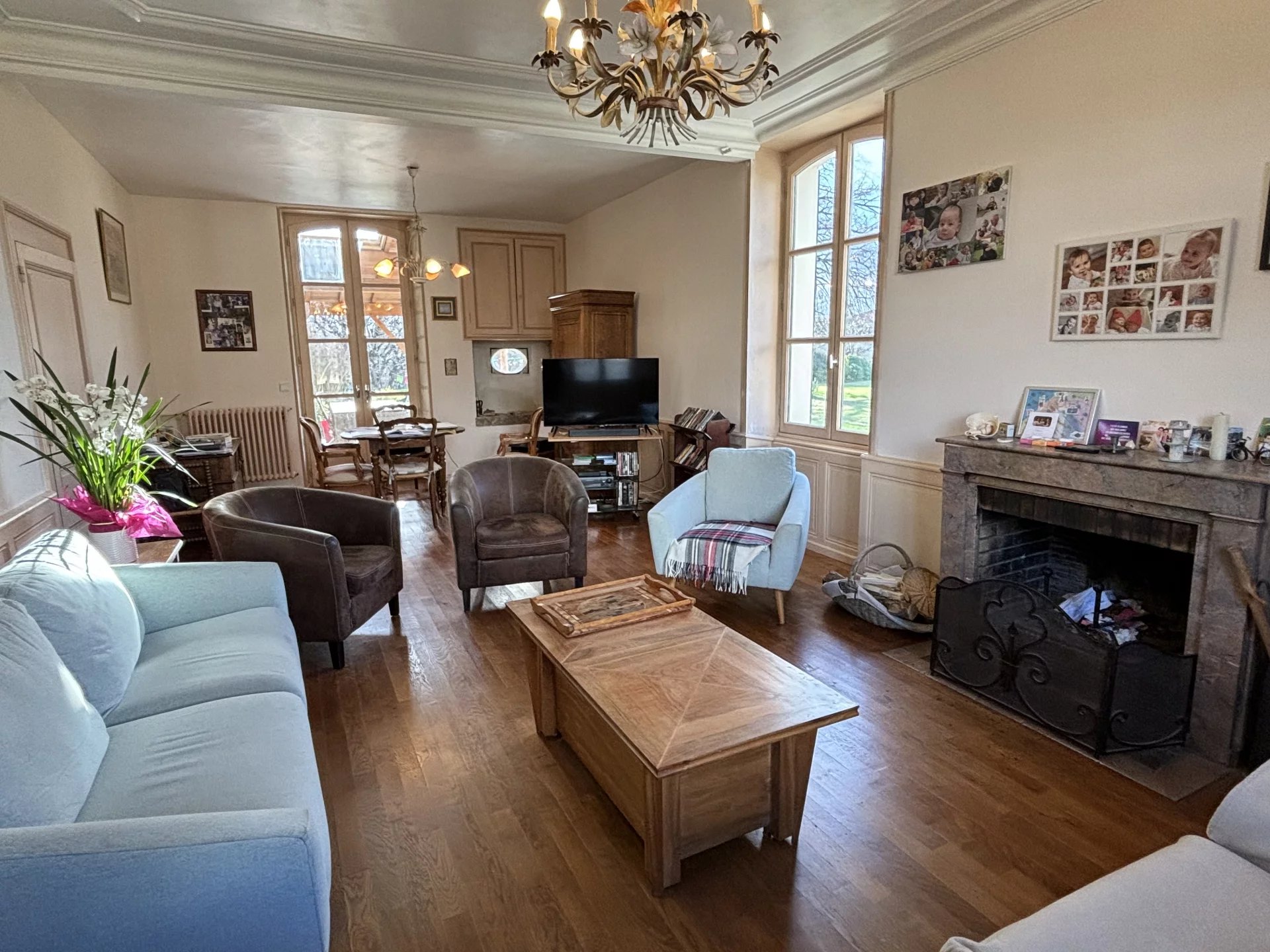 Very spacious grand 5 bedroom home with a 2 bedroom guest house, outbuildings and garden all within walking distance of the town centre., Aquitaine – France – BVI73423