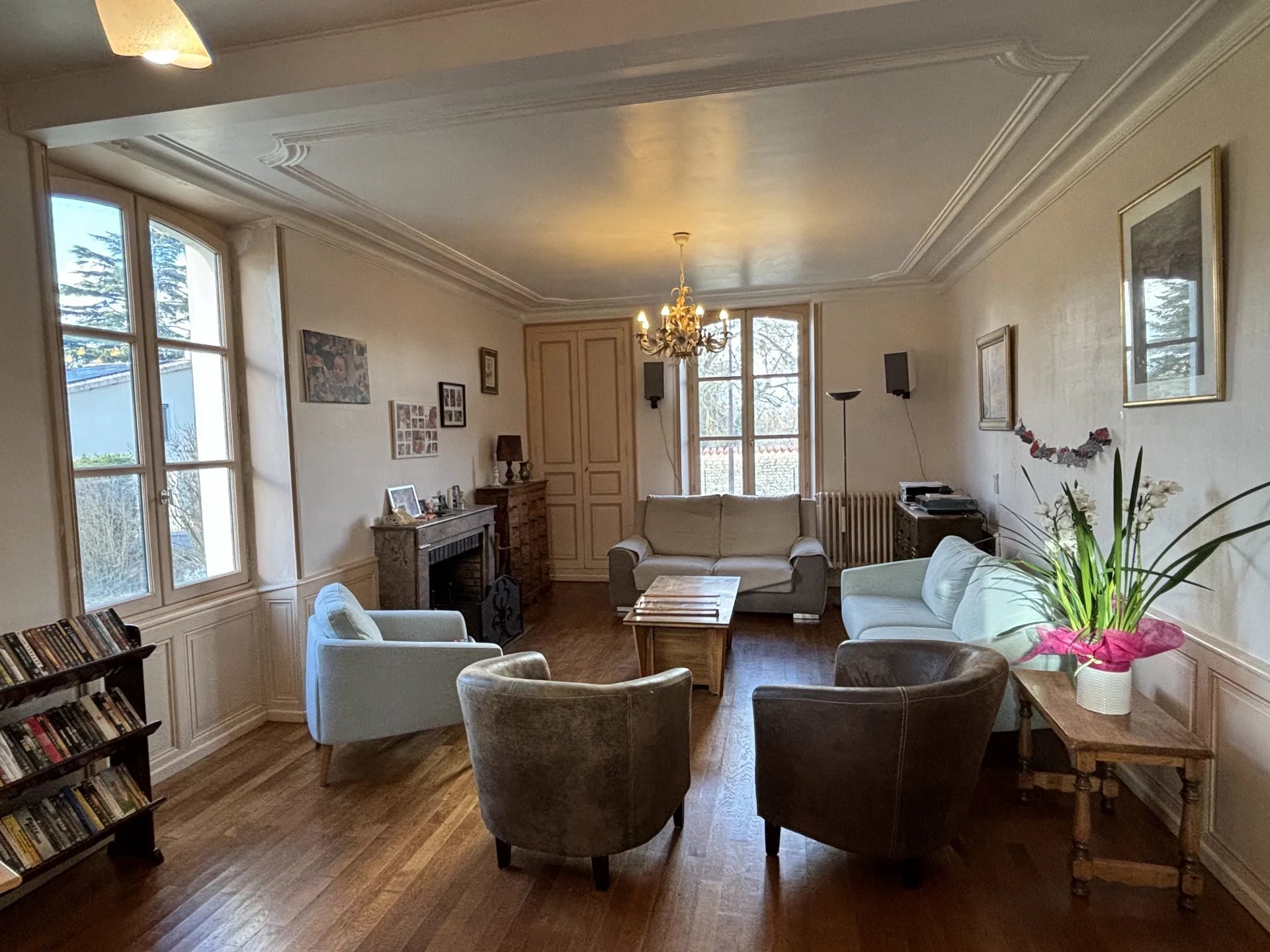 Very spacious grand 5 bedroom home with a 2 bedroom guest house, outbuildings and garden all within walking distance of the town centre., Aquitaine – France – BVI73423
