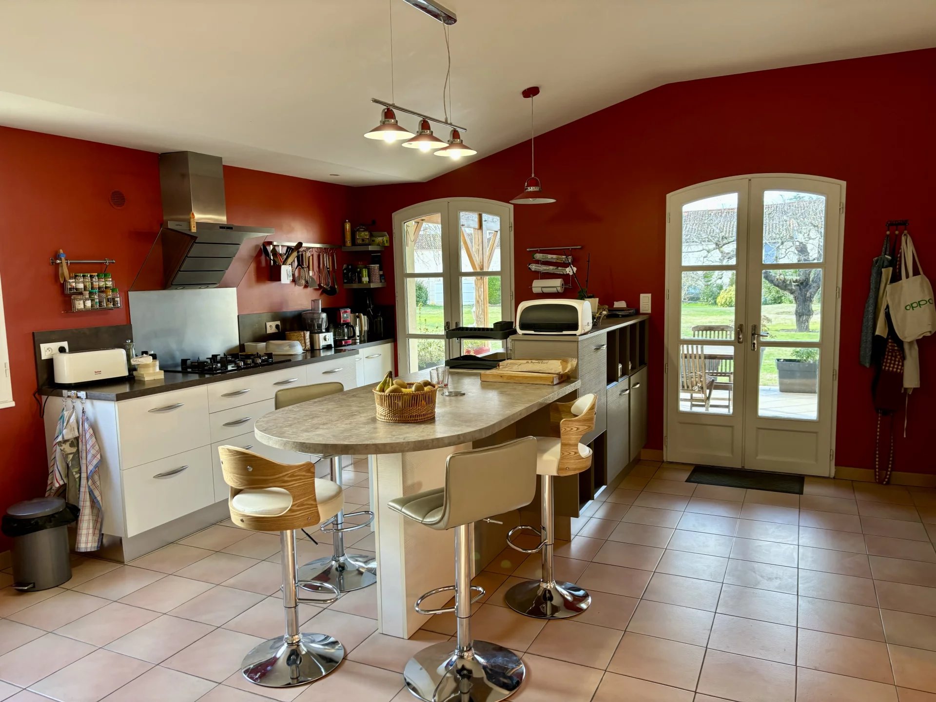Very spacious grand 5 bedroom home with a 2 bedroom guest house, outbuildings and garden all within walking distance of the town centre., Aquitaine – France – BVI73423