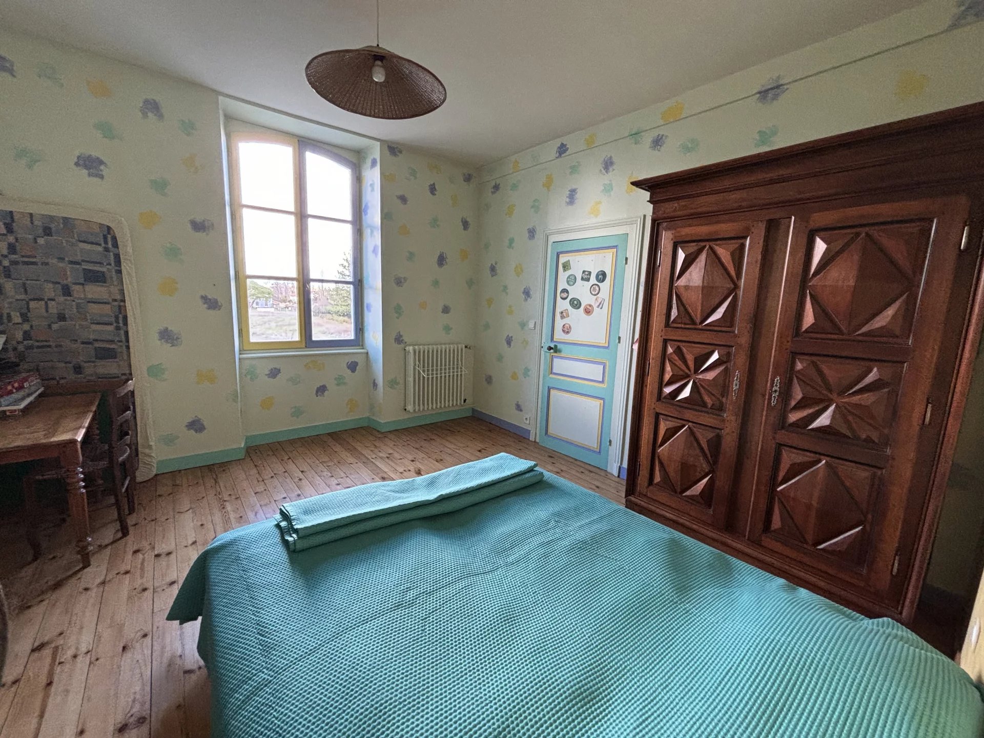 Very spacious grand 5 bedroom home with a 2 bedroom guest house, outbuildings and garden all within walking distance of the town centre., Aquitaine – France – BVI73423