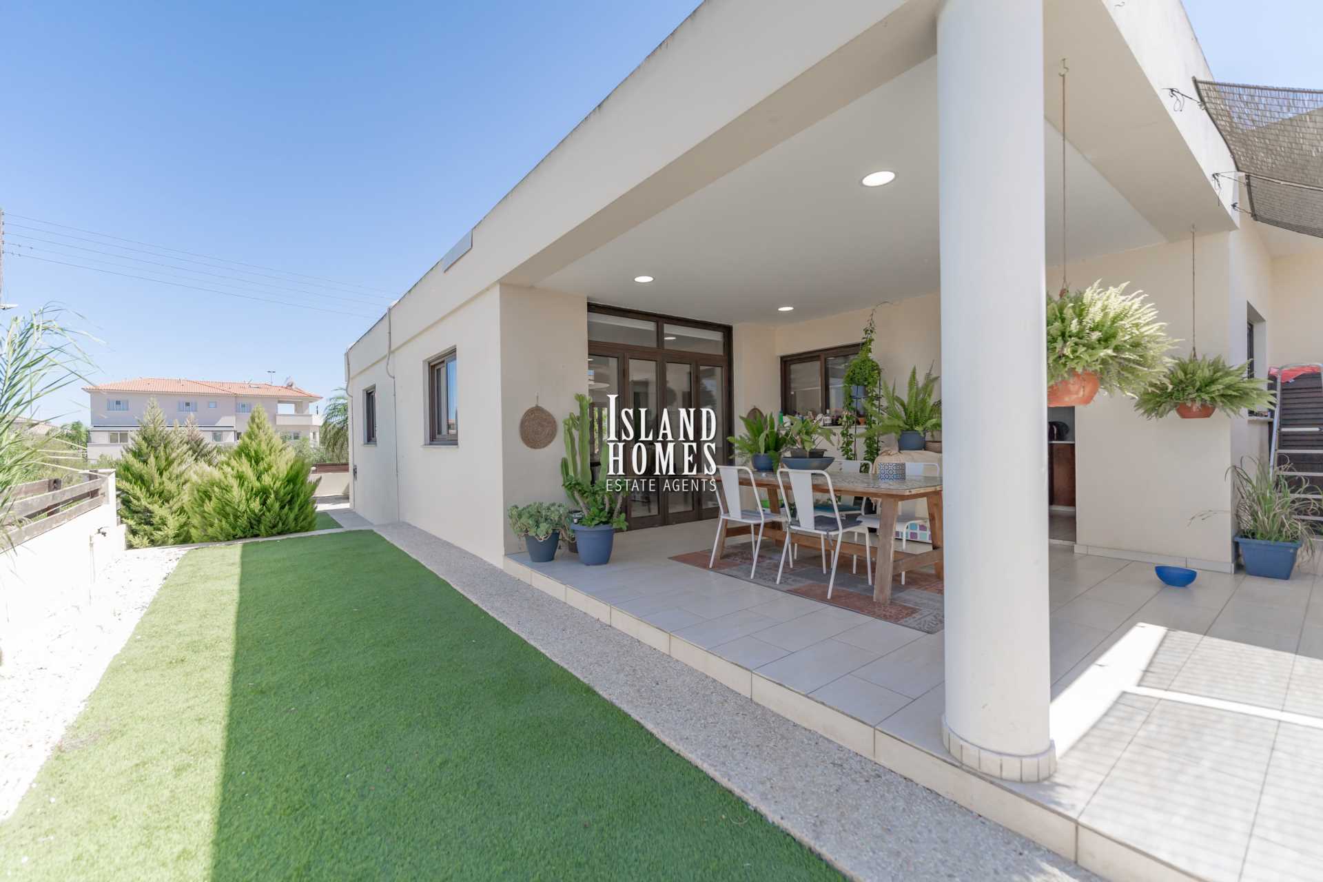 6 bedroom Detached in Deryneia, Famagusta, Cyprus – DeR184