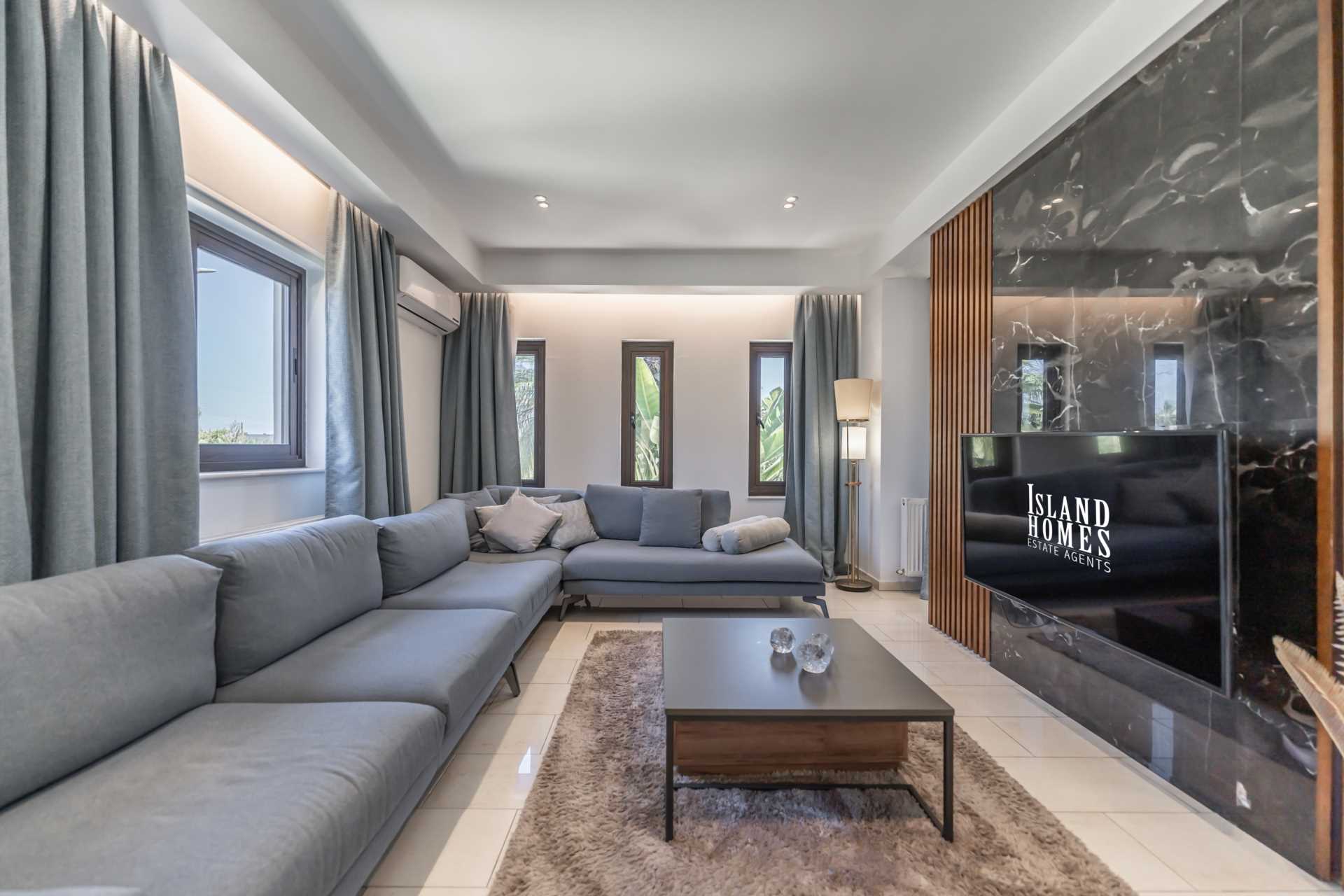 6 bedroom Detached in Deryneia, Famagusta, Cyprus – DeR184