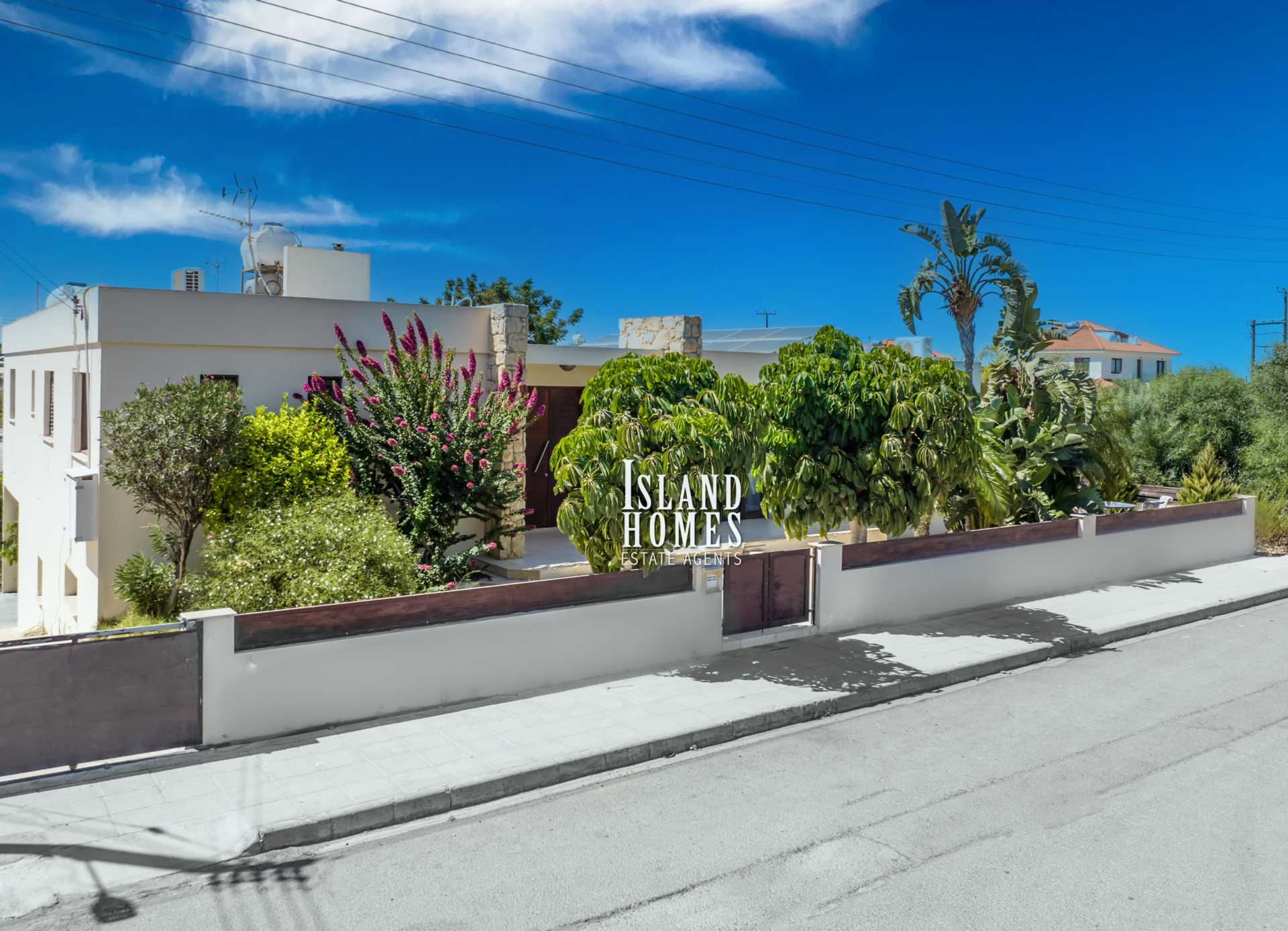 6 bedroom Detached in Deryneia, Famagusta, Cyprus – DeR184