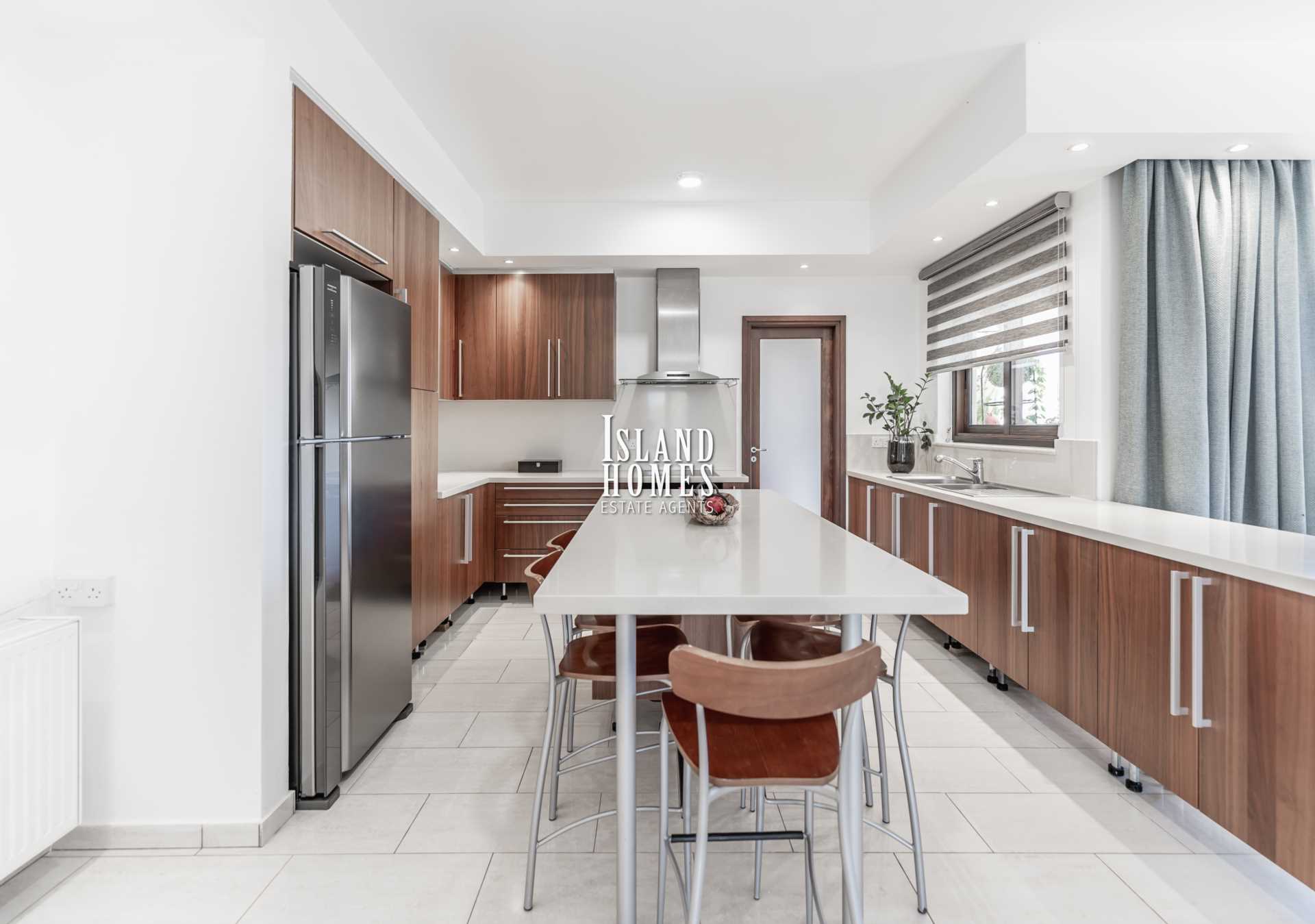 6 bedroom Detached in Deryneia, Famagusta, Cyprus – DeR184