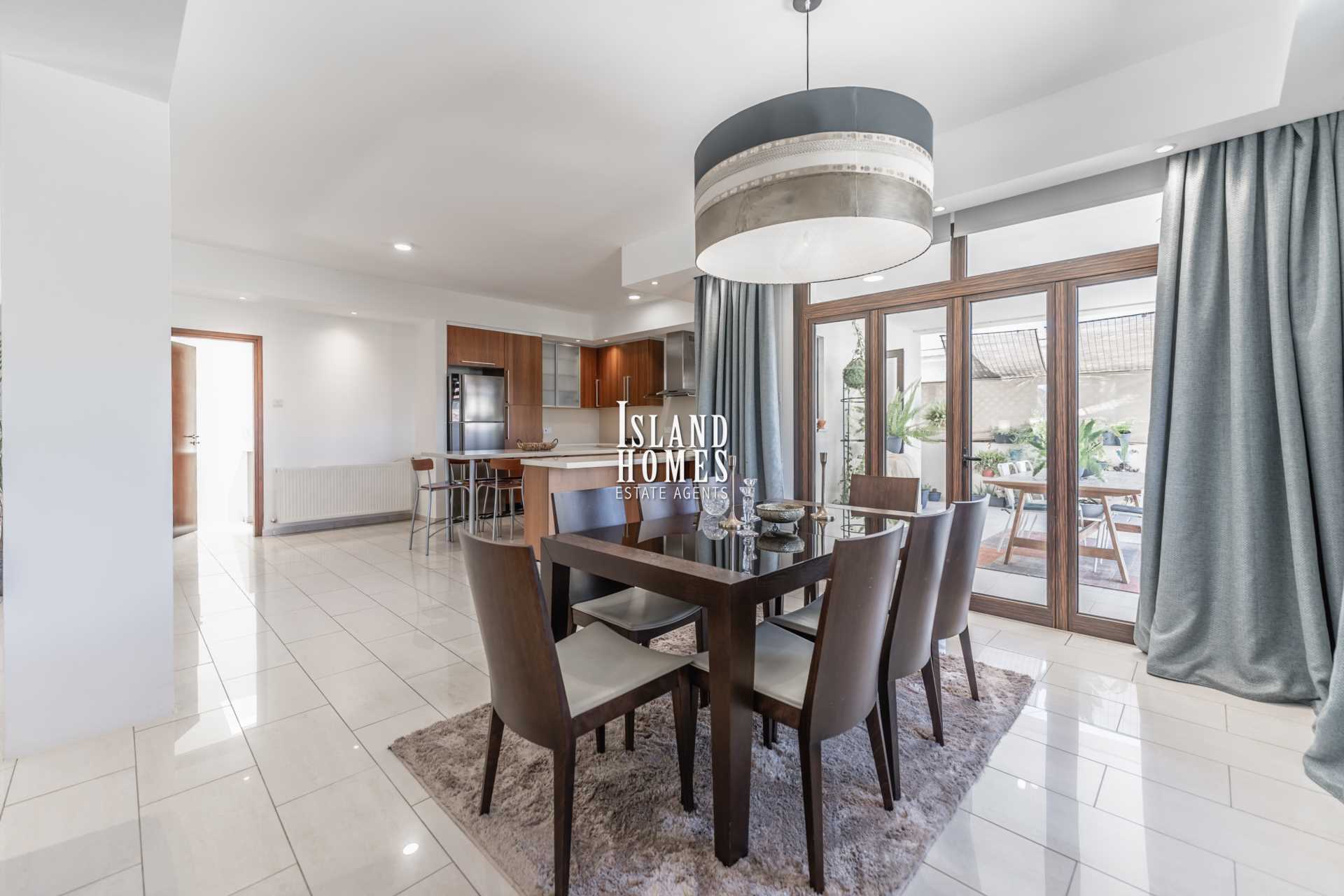 6 bedroom Detached in Deryneia, Famagusta, Cyprus – DeR184