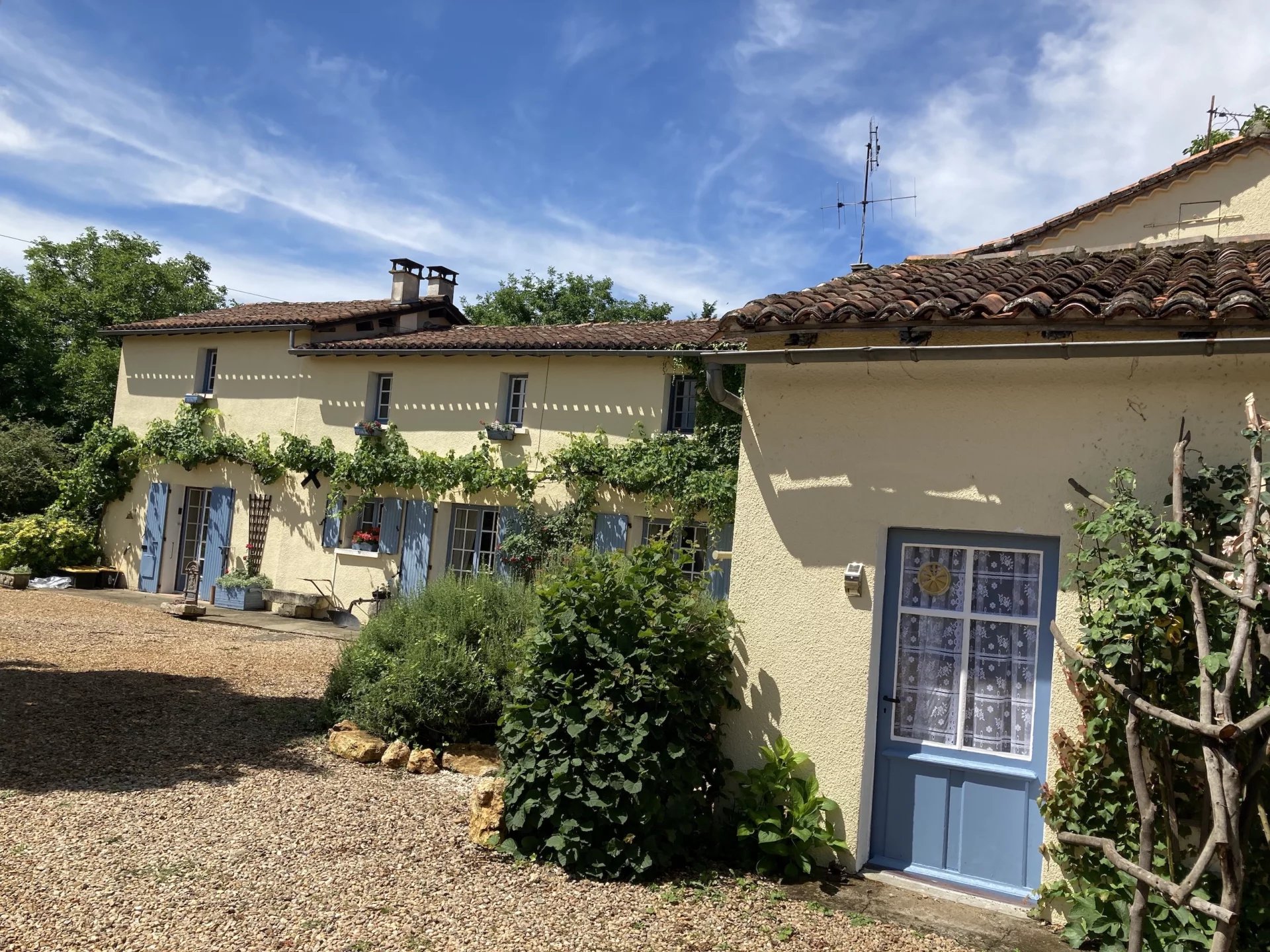 Edge of village detached four bedroom house with two two bedroom gites, large garden and pool, Poitou-Charentes – France – BVI80022