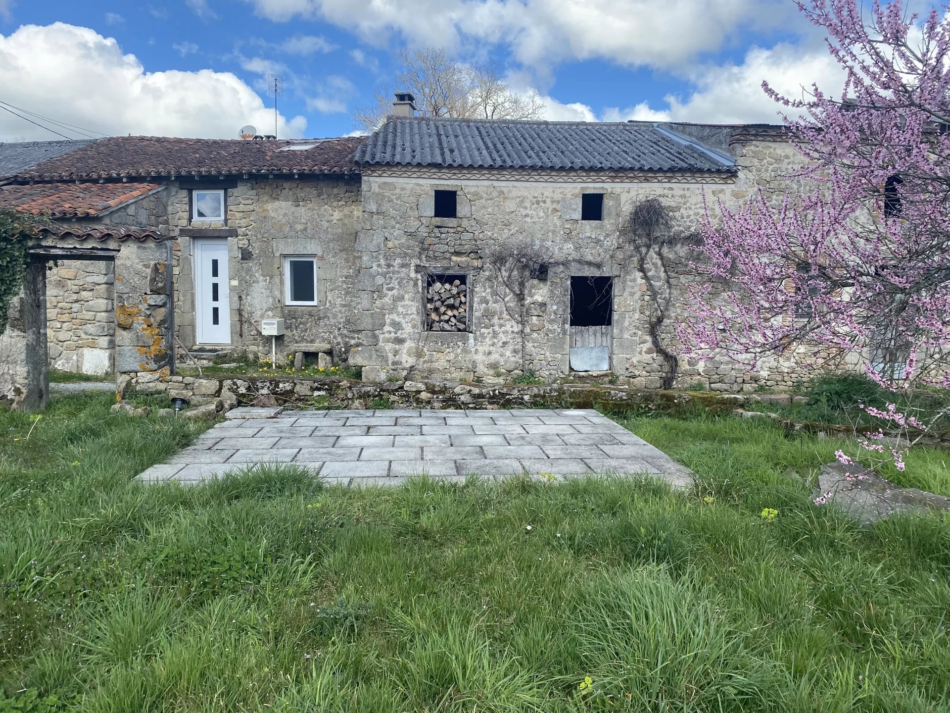 Property of two houses in a hamlet near Le Dorat, Limousin – France – BVI80025