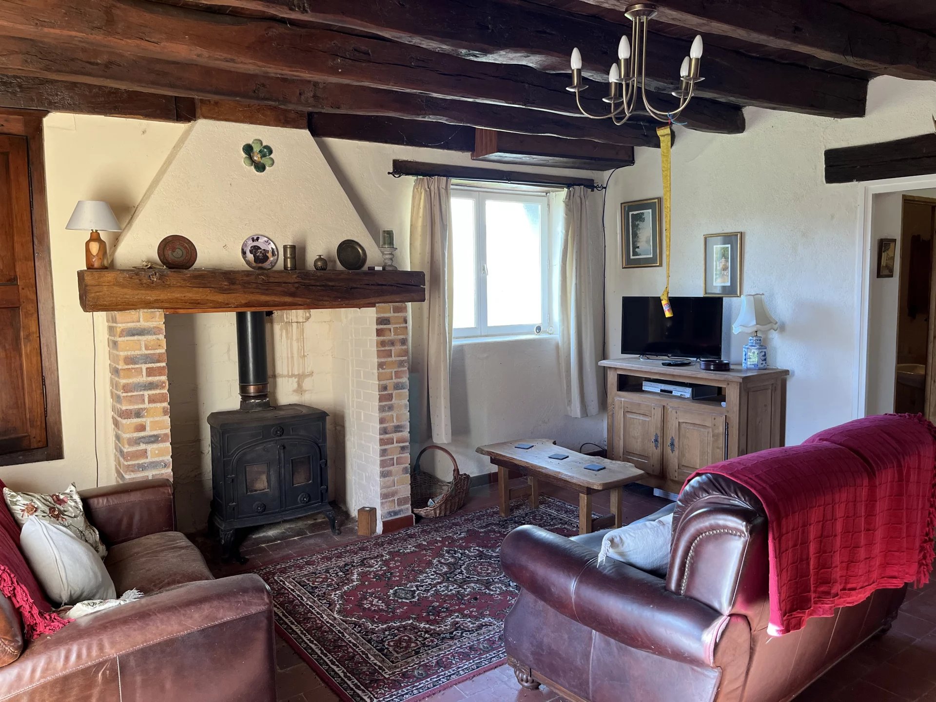 Traditional cottage in the heart of the countryside with barn and land, Limousin – France – BVI66974