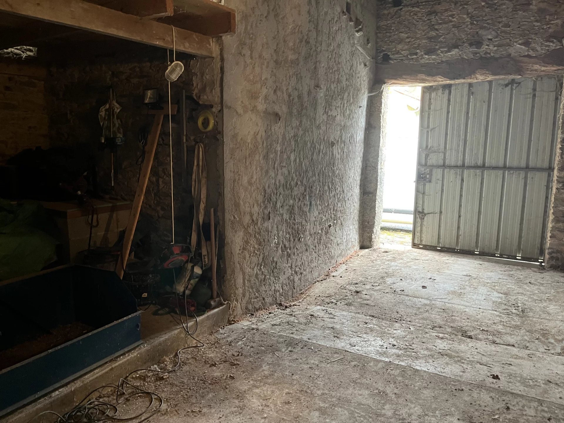 Traditional cottage in the heart of the countryside with barn and land, Limousin – France – BVI66974