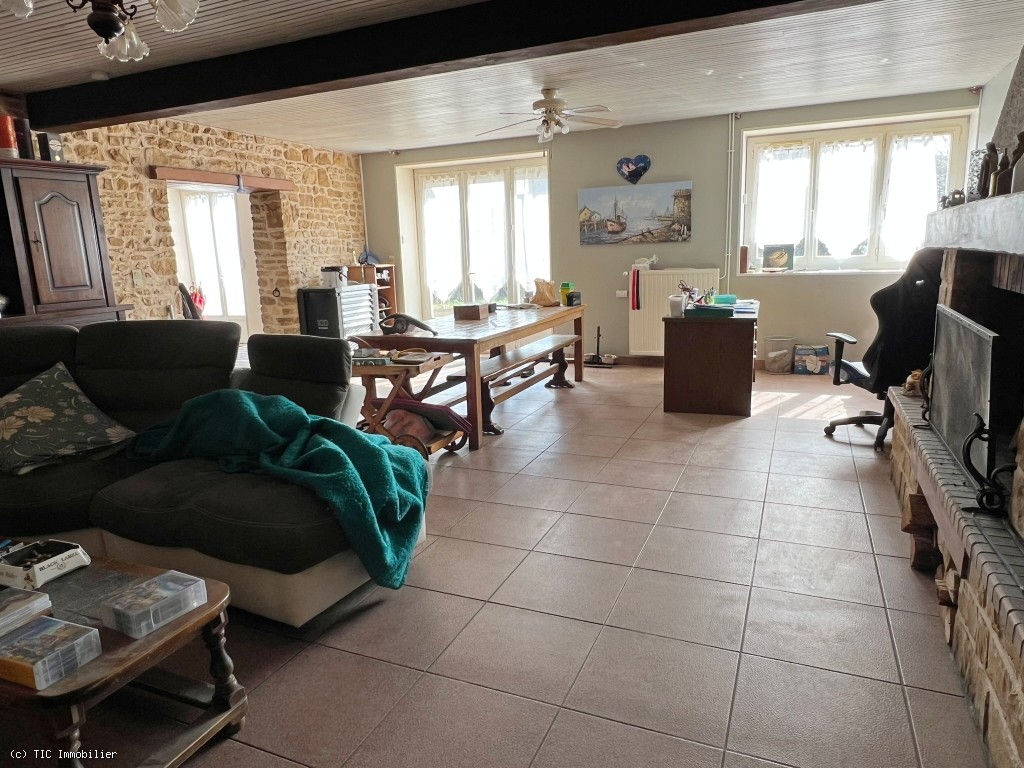 5 bedroom House in Ruffec, Charente, France – r7233