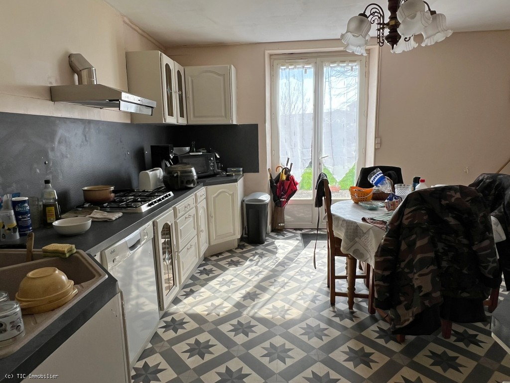 5 bedroom House in Ruffec, Charente, France – r7233