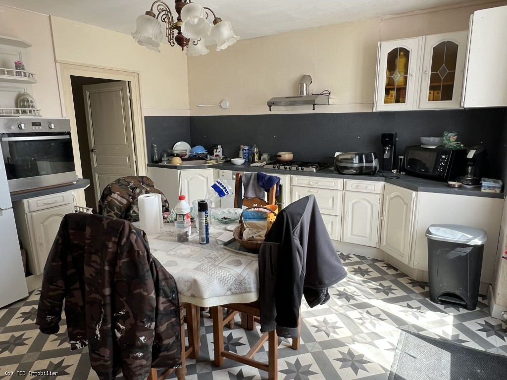 5 bedroom House in Ruffec, Charente, France – r7233