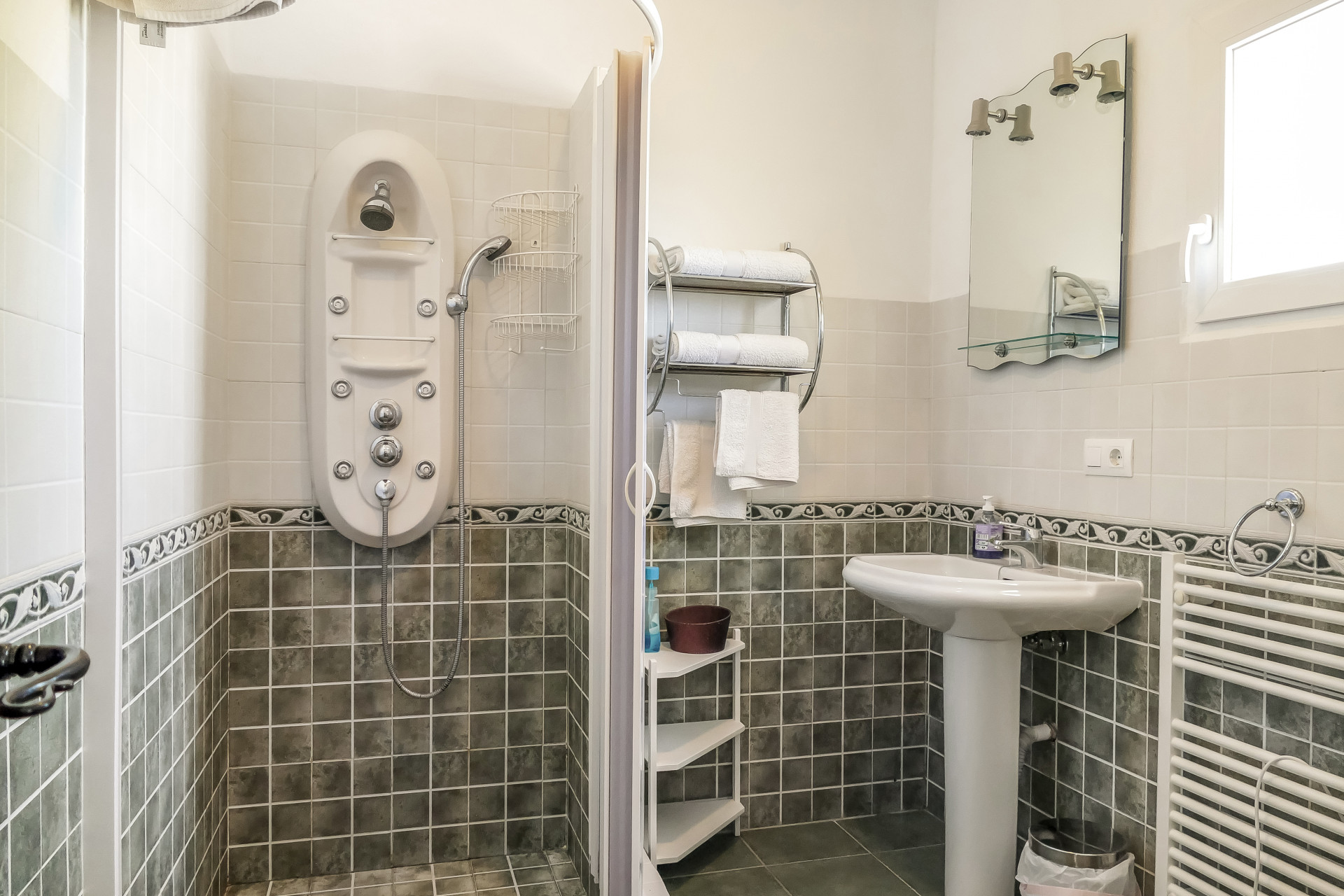 8 bedroom Semi Detached House in Iznajar, Cordoba, Spain – 428-04269P