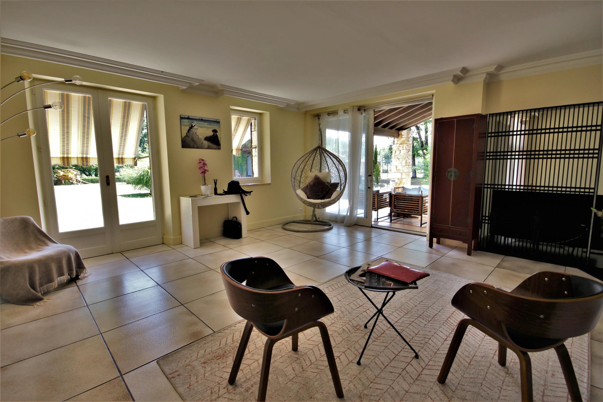 Contemporary stone house with guest house, pool and tennis court, Aquitaine – France – BVI65674