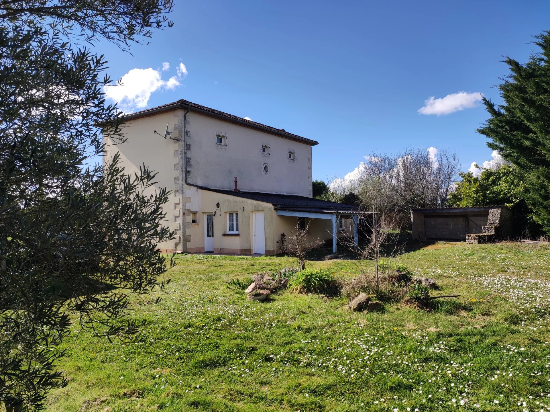 House in the countryside, Aquitaine – France – BVI79496