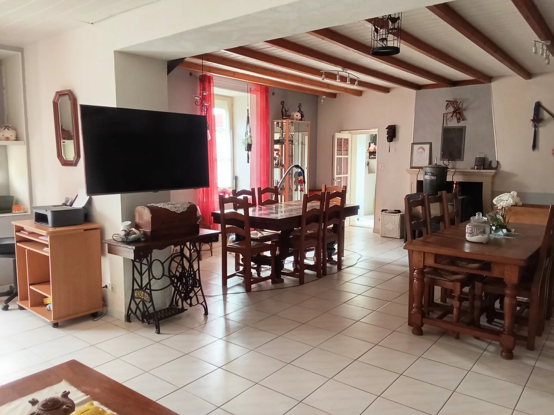 Pretty 5-bedroom stone house, Poitou-Charentes – France – BVI80002