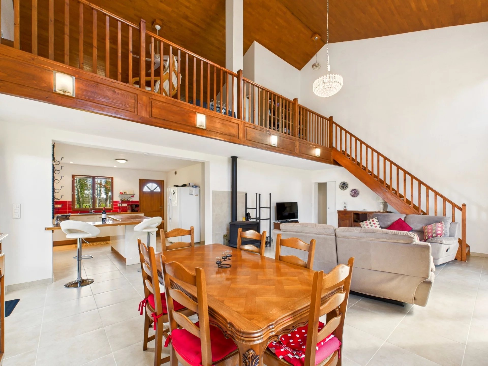 Modern spacious home with large garden near to small Dordogne town, Aquitaine – France – BVI74300