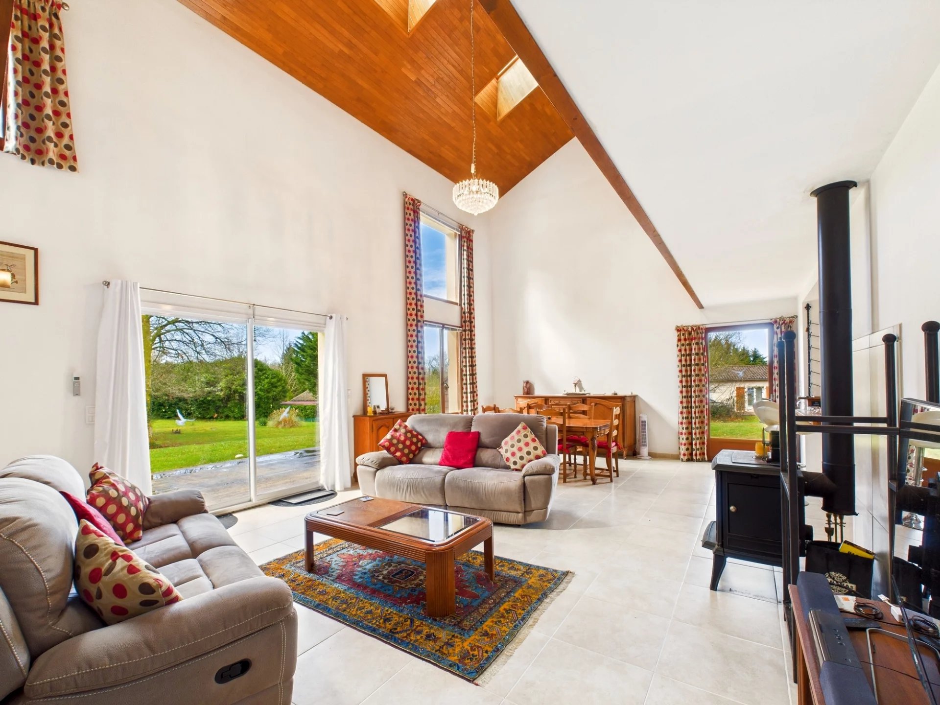 Modern spacious home with large garden near to small Dordogne town, Aquitaine – France – BVI74300