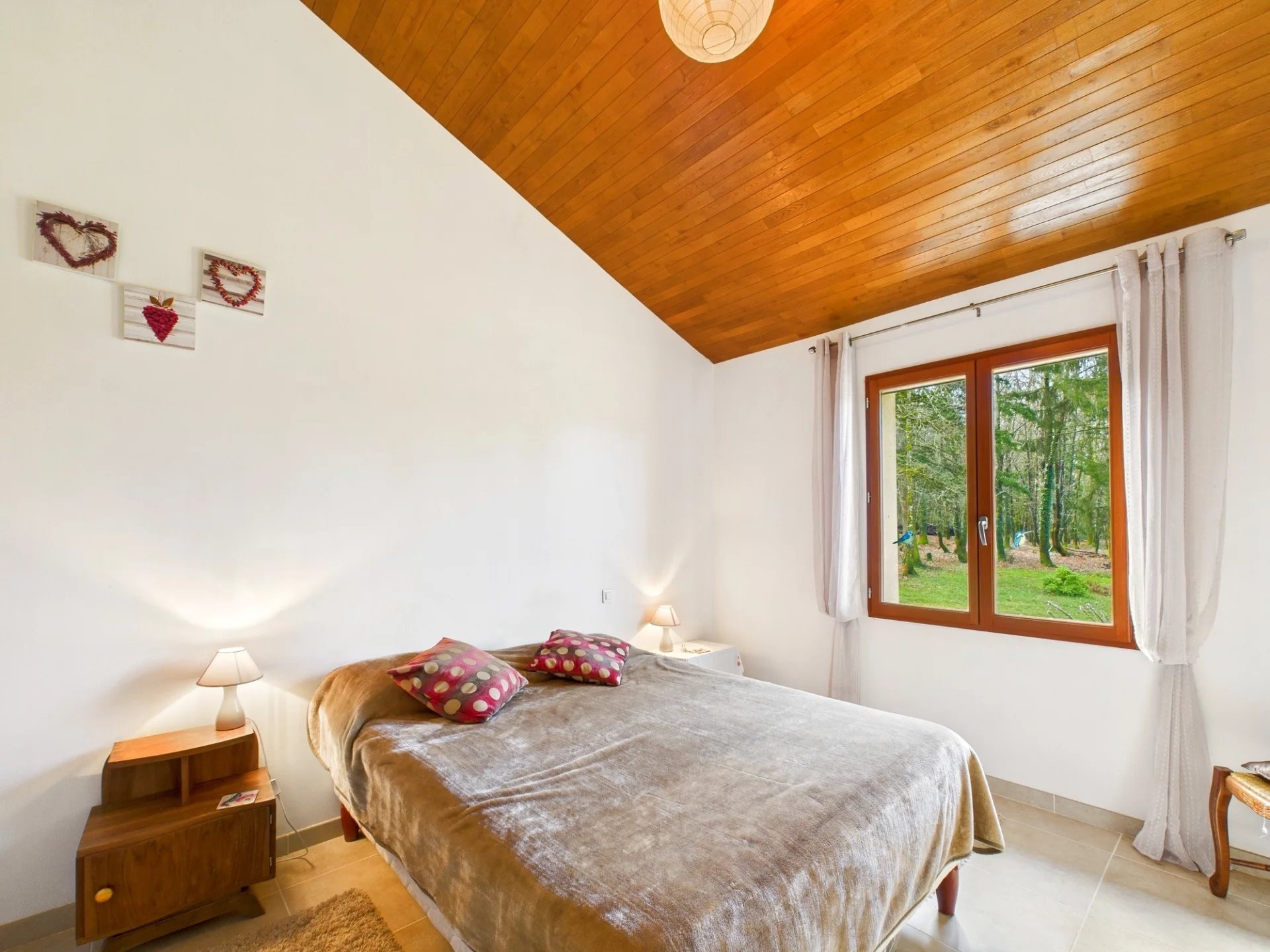 Modern spacious home with large garden near to small Dordogne town, Aquitaine – France – BVI74300