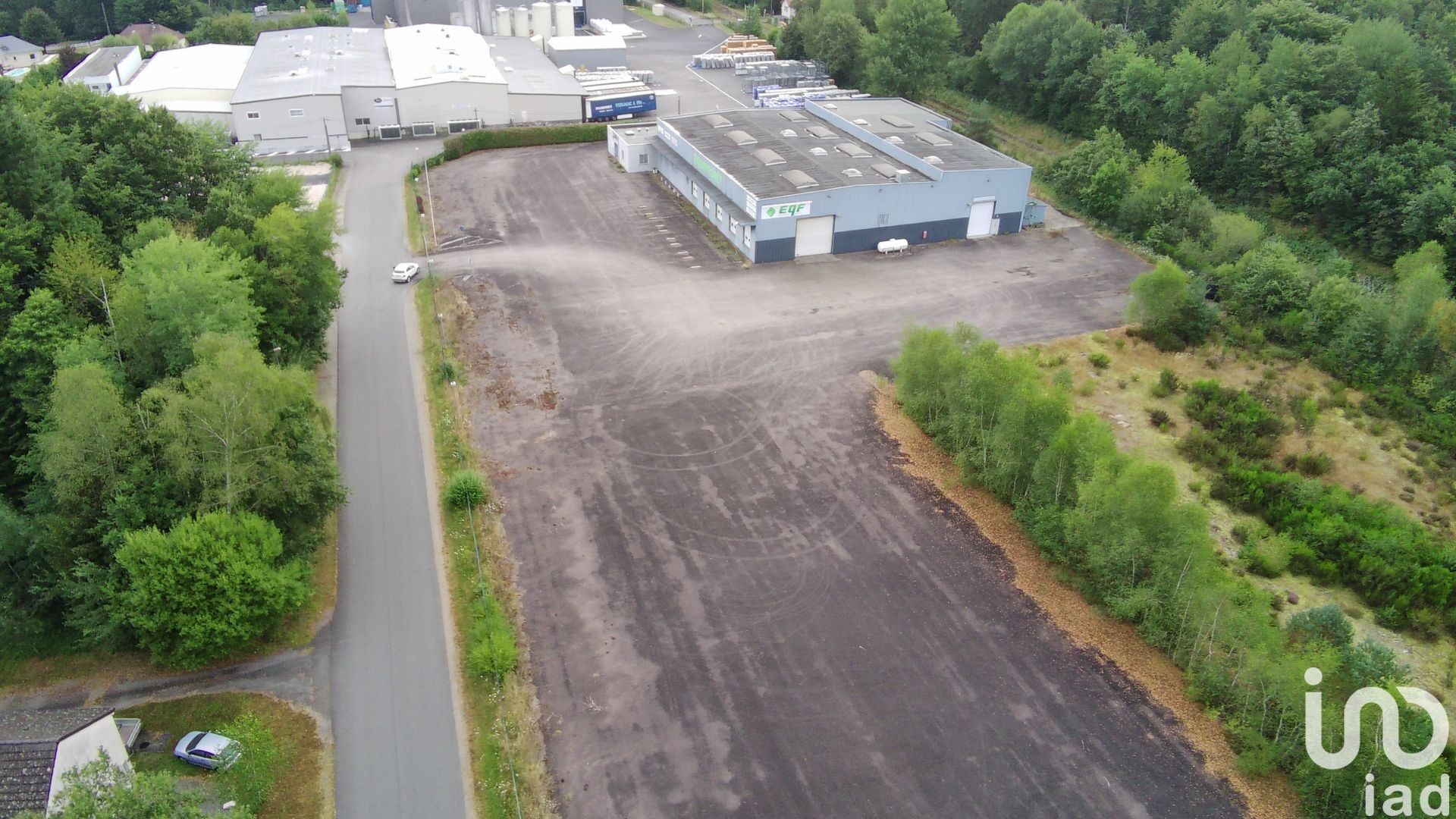 Local commercial in Saint-Priest-de-Gimel, FR – 1683073