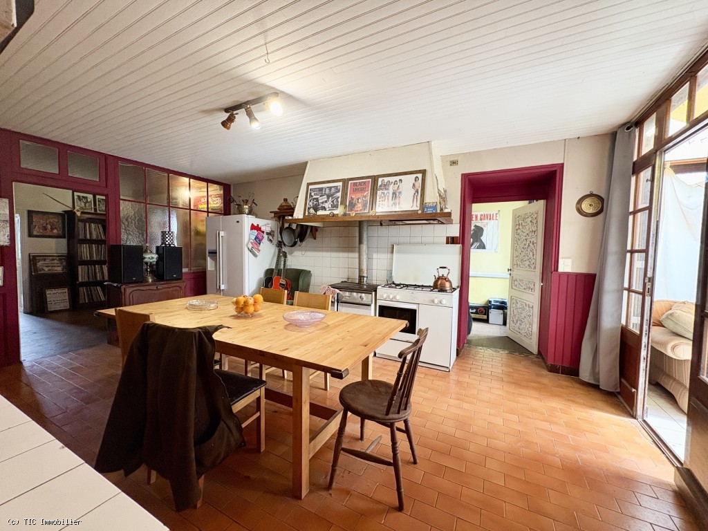 4 bedroom House in Ruffec, Charente, France – r7232