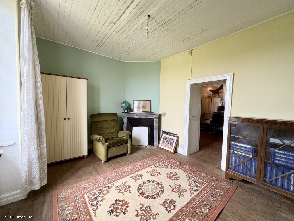 4 bedroom House in Ruffec, Charente, France – r7232