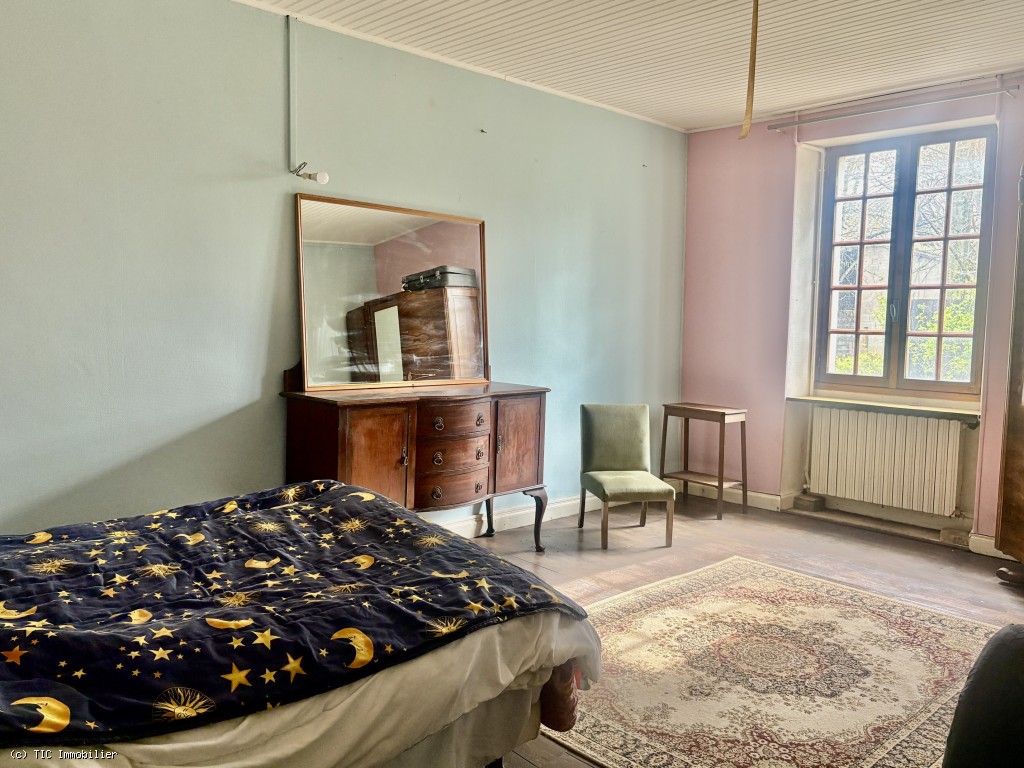 4 bedroom House in Ruffec, Charente, France – r7232